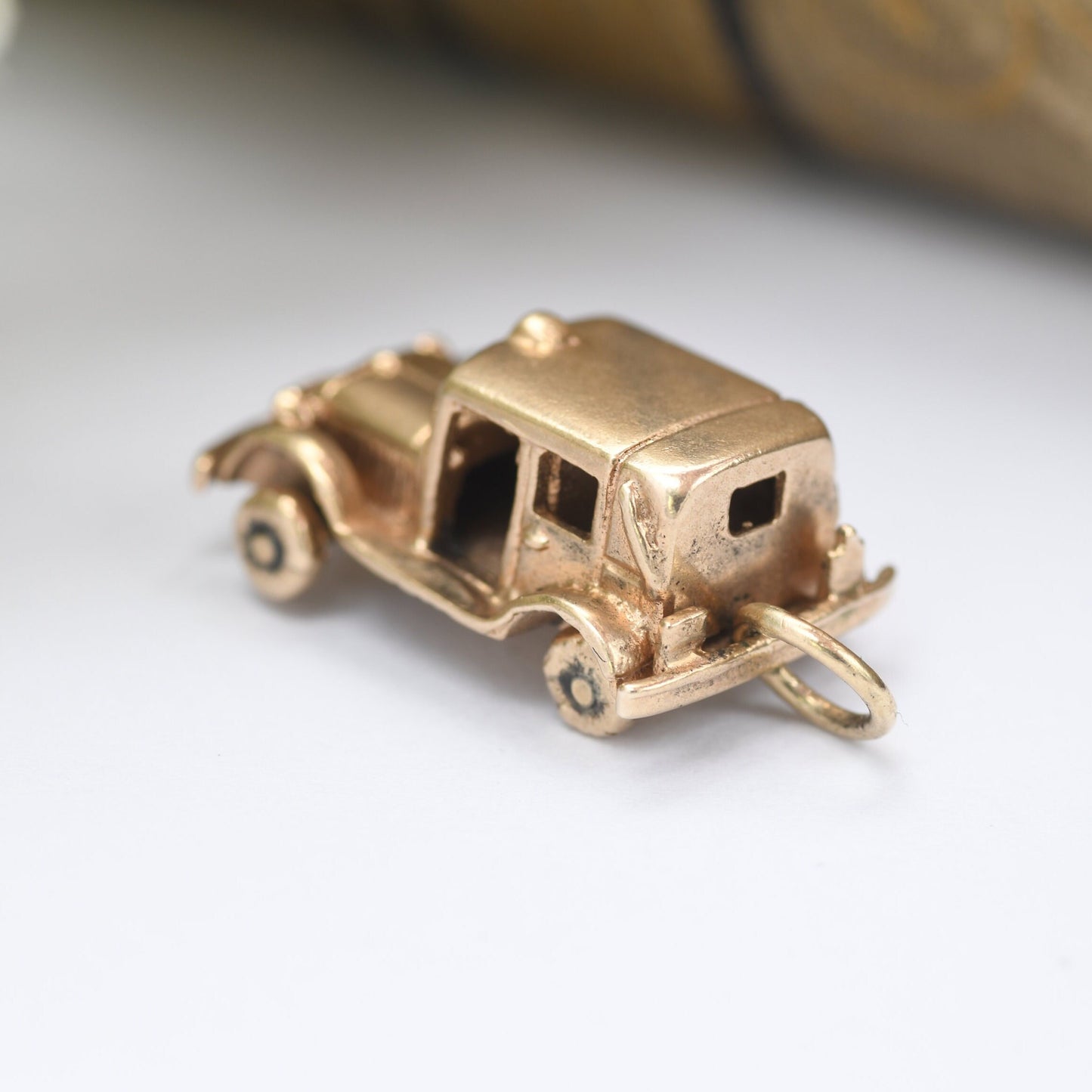 Vintage 9ct Gold Classic Car Charm Pendant 1958 - Spinning Wheels | Retro Car Enthusiast | Nicely Detailed