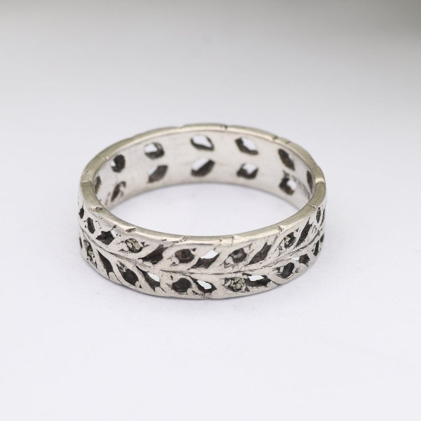 Vintage Sterling Silver Openwork Leaf Eternity Band Ring