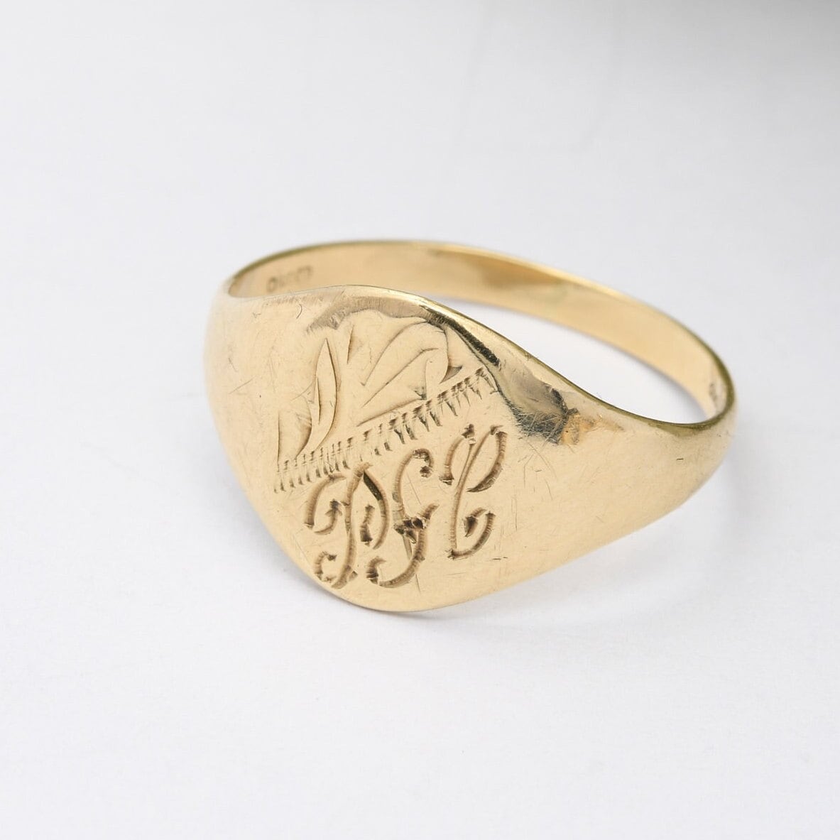 Vintage 9ct Gold Engraved Signet Ring