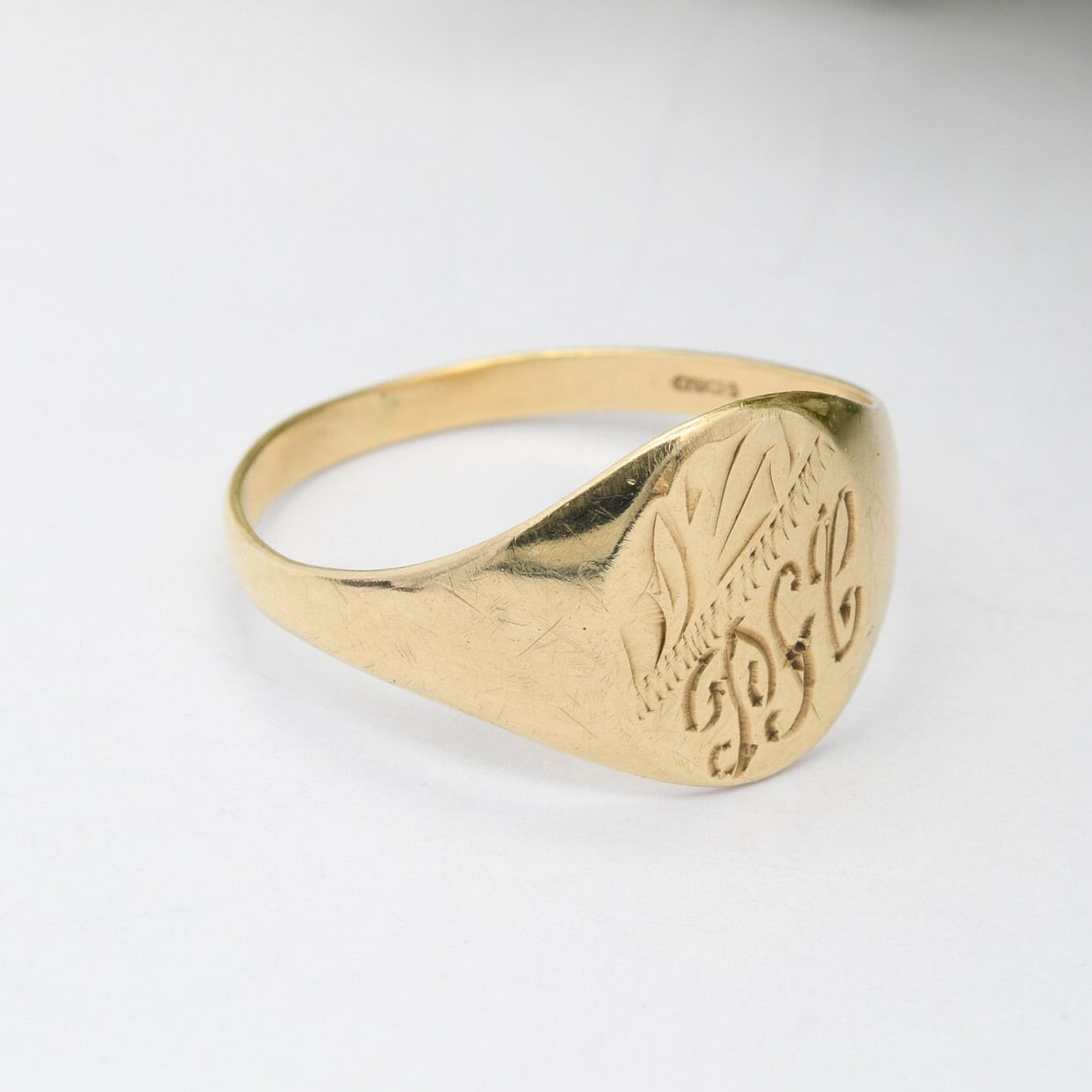 Vintage 9ct Gold Engraved Signet Ring