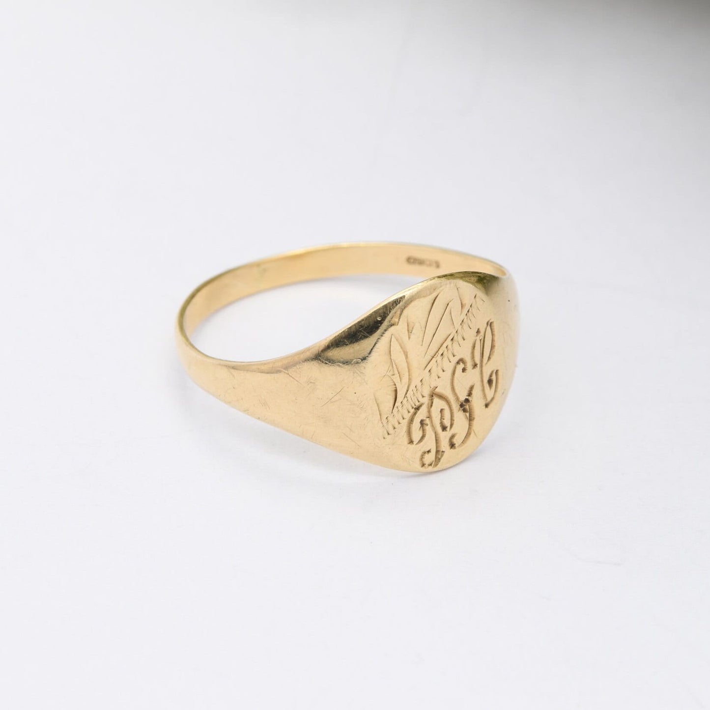 Vintage 9ct Gold Engraved Signet Ring