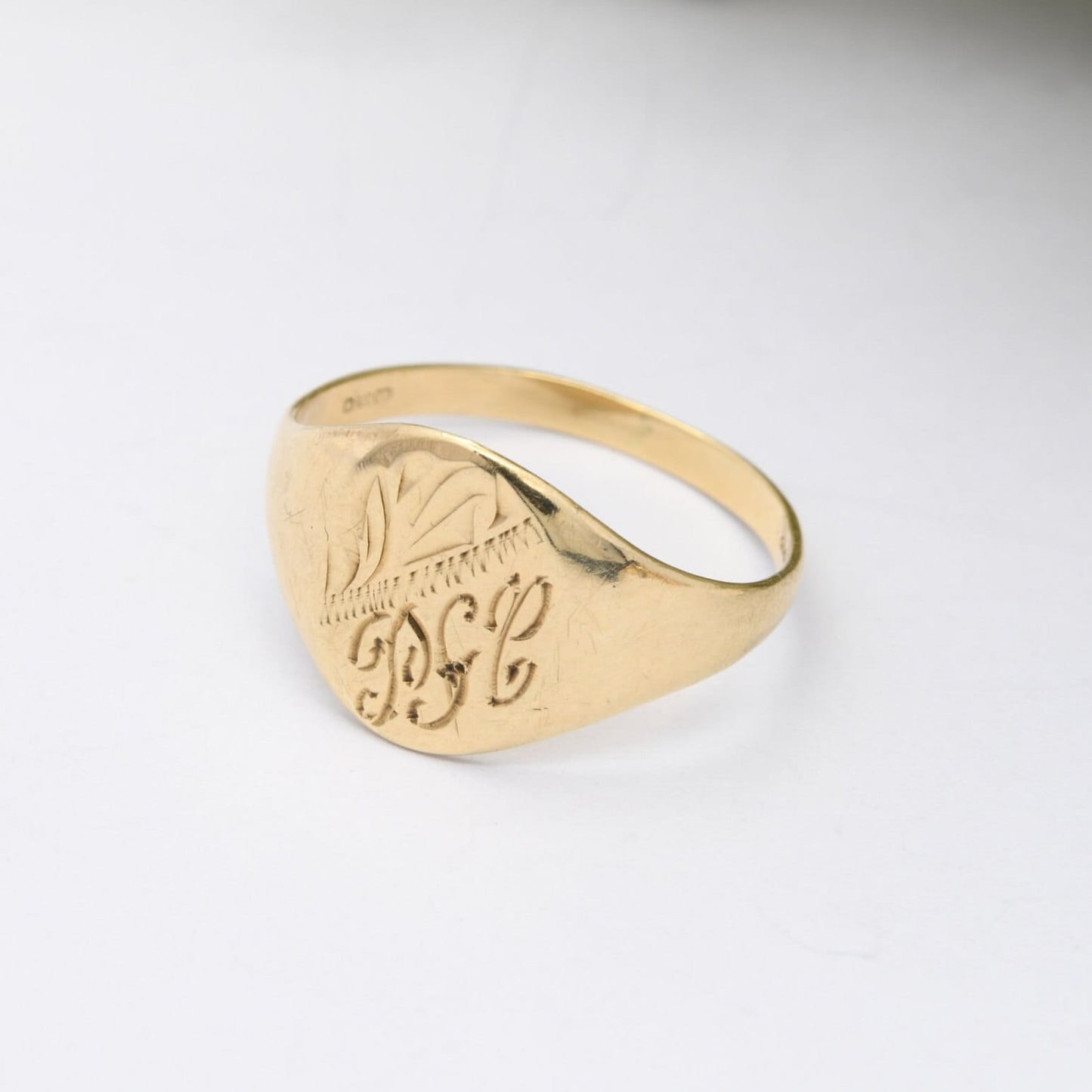 Vintage 9ct Gold Engraved Signet Ring