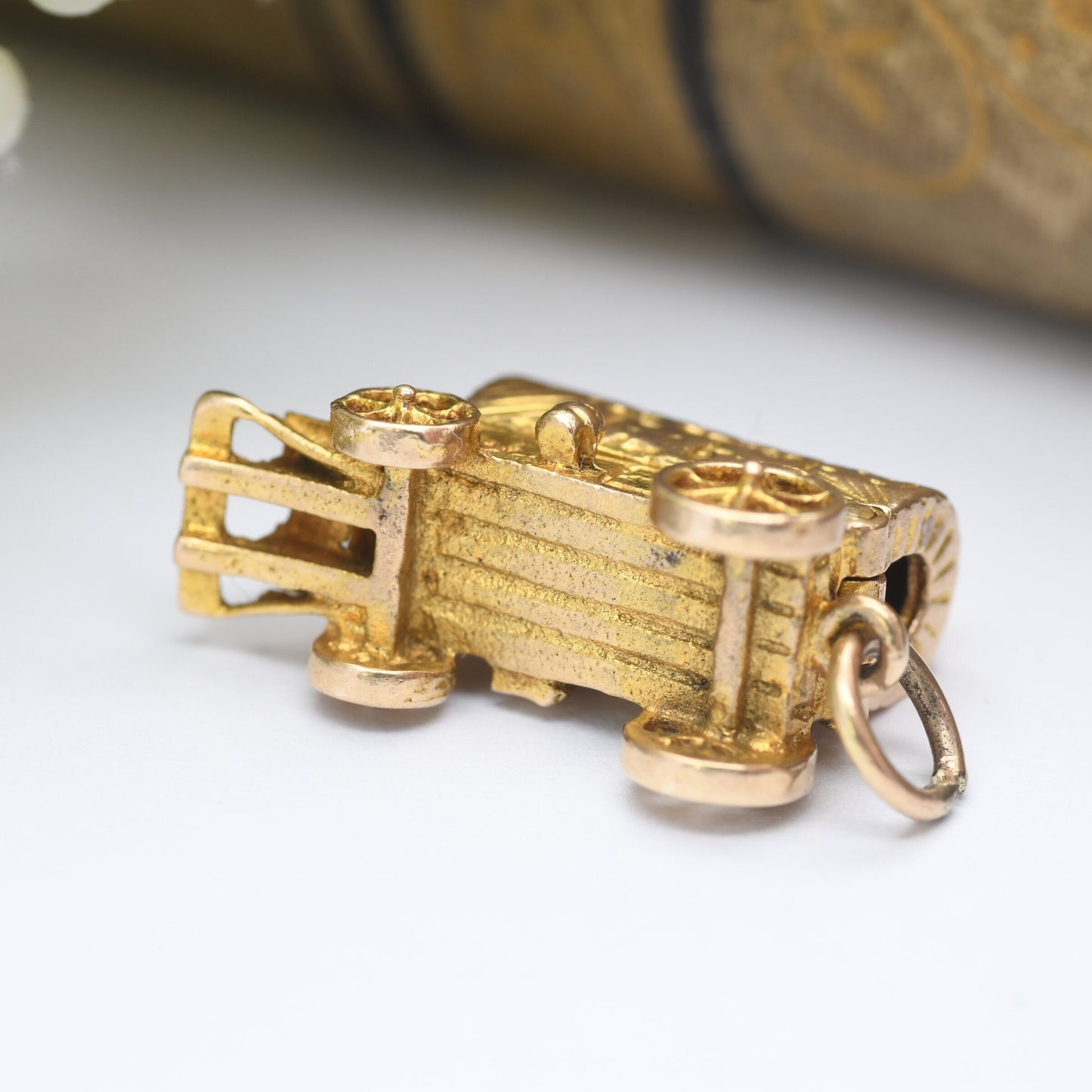 Vintage 9ct Gold Vardo Opening Caravan Charm Pendant 1970 - Nicely Detailed | Articulated Charm | Fortune Teller