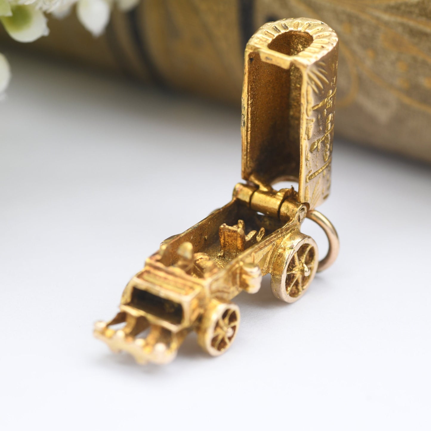 Vintage 9ct Gold Vardo Opening Caravan Charm Pendant 1970 - Nicely Detailed | Articulated Charm | Fortune Teller