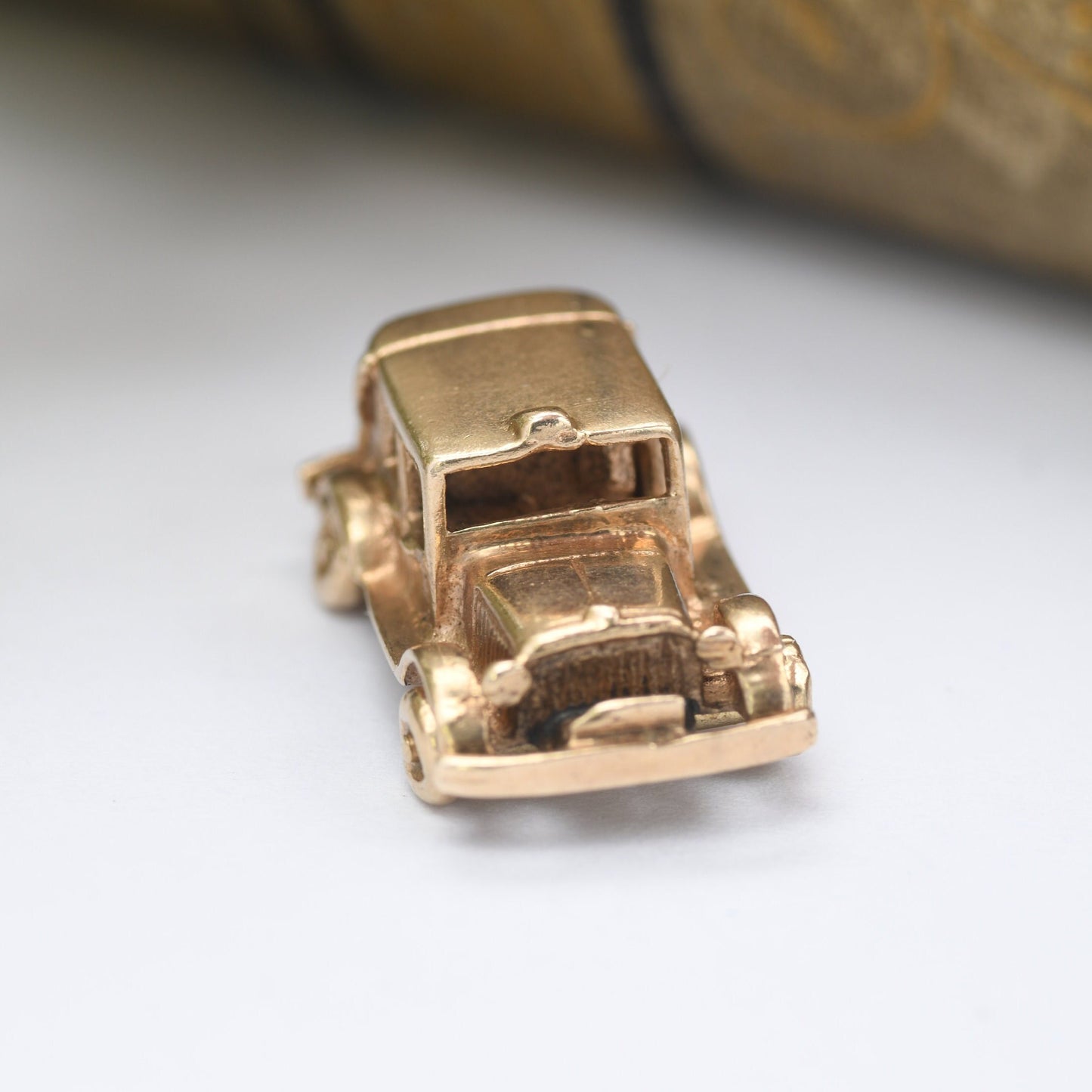Vintage 9ct Gold Classic Car Charm Pendant 1958 - Spinning Wheels | Retro Car Enthusiast | Nicely Detailed