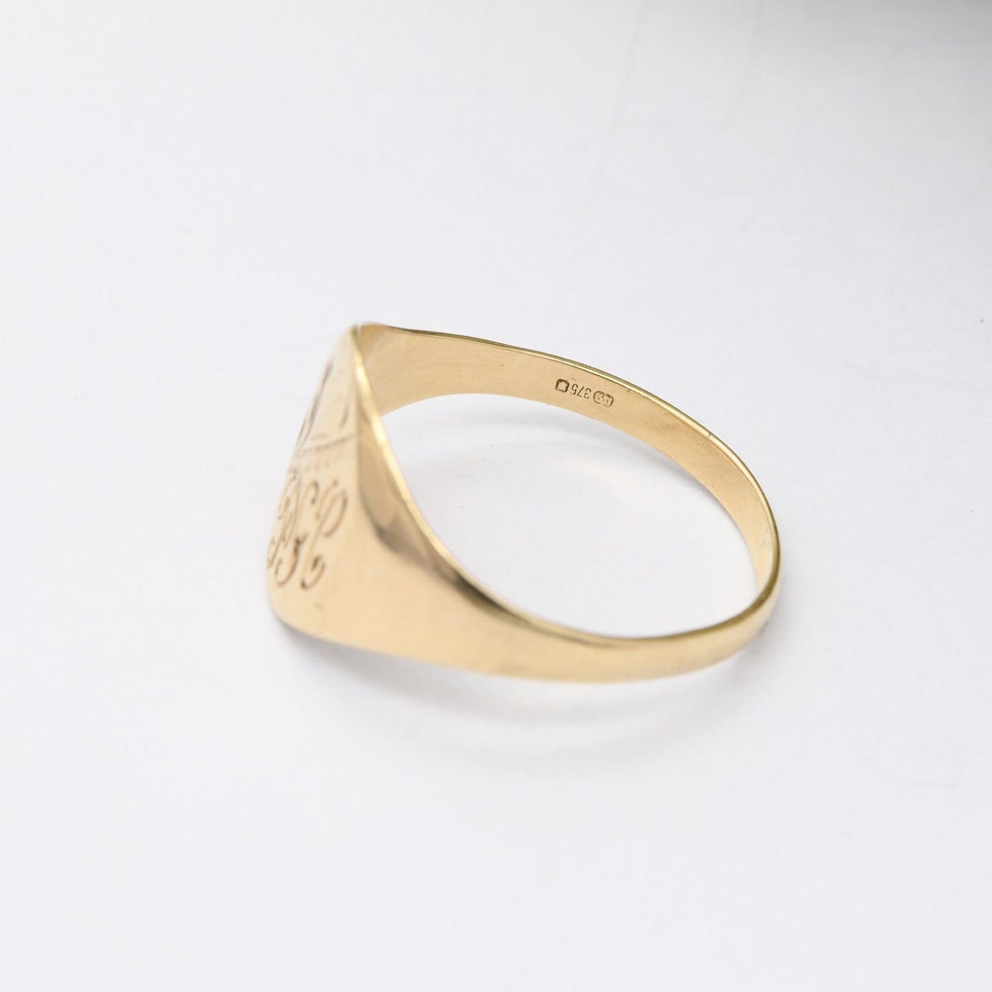 Vintage 9ct Gold Engraved Signet Ring
