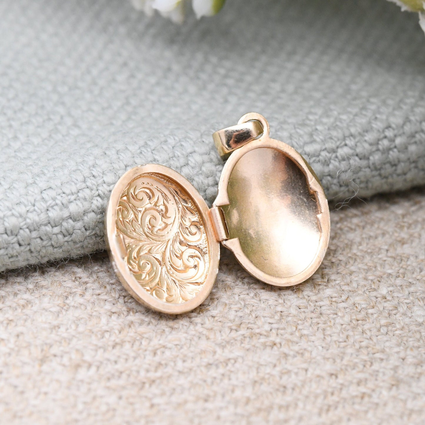 Vintage 9ct Gold Locket Pendant with Scrolling Feather and Leaf Design - Miniature Locket Charm Pendant