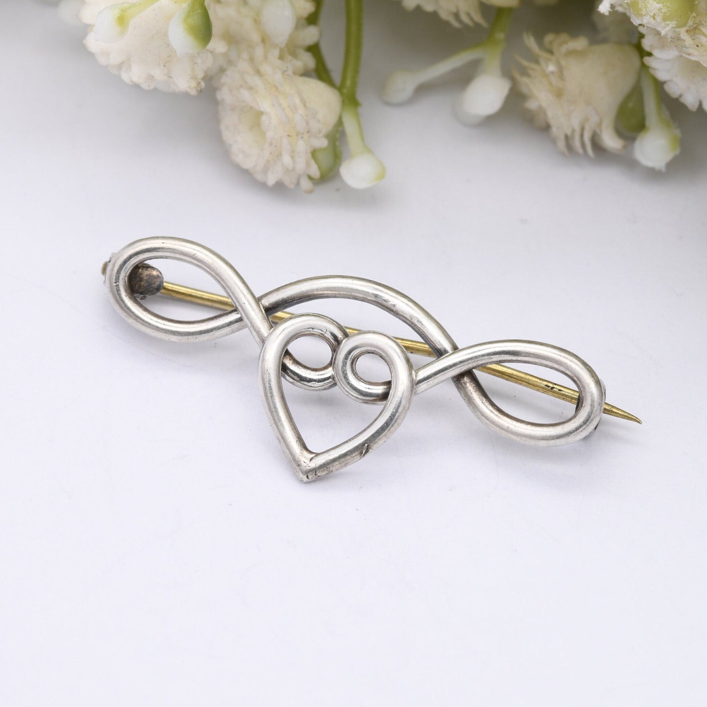 Antique Charles Horner Edwardian Twisted Heart Bar Brooch 1905 - Pretty Minimalist Silver Jewellery | Chester Hallmarks