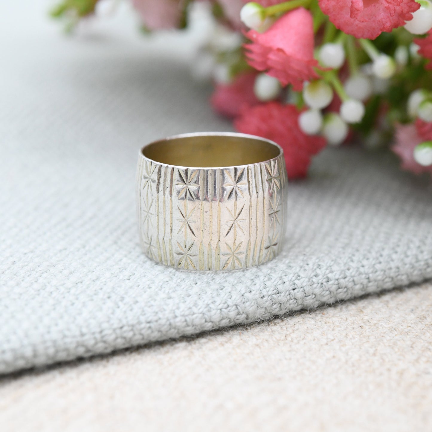 Vintage Sterling Silver Thick Band Ring with Line Star Design 1977 - Unisex Textured Silver | Unusual Pinkie | UK Size - J 1/2 | US Size - 5