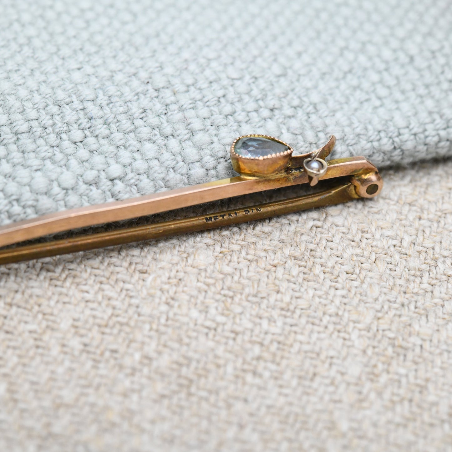Antique Edwardian 9ct Gold Bar Brooch with Gemstone Leaf Design - Blue Stone Seed Pearl Bar Brooch | Floral Leaf Pin