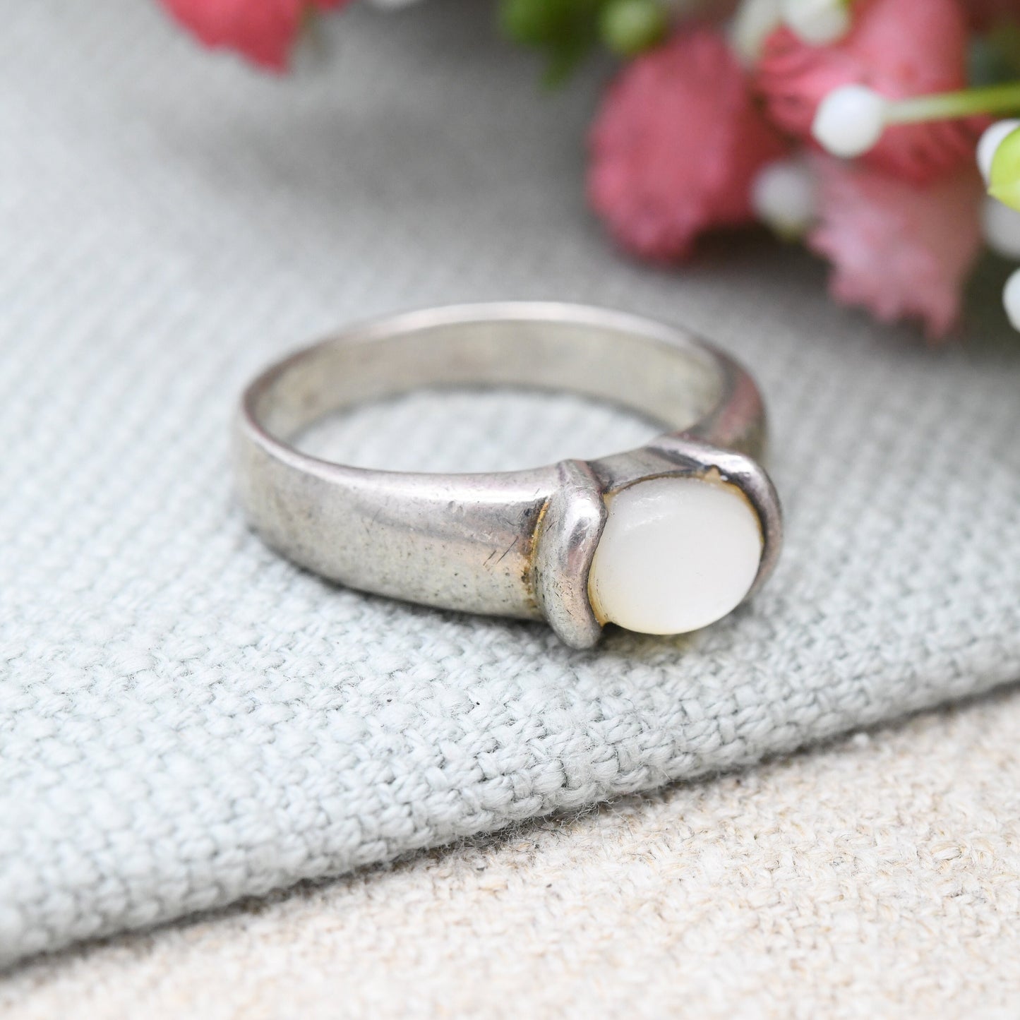 Vintage Sterling Silver Mother of Pearl Ring - Chunky Minimal Everyday Silver Solitaire Jewellery Gift | UK Size - O 1/2 | US Size - 7 1/2