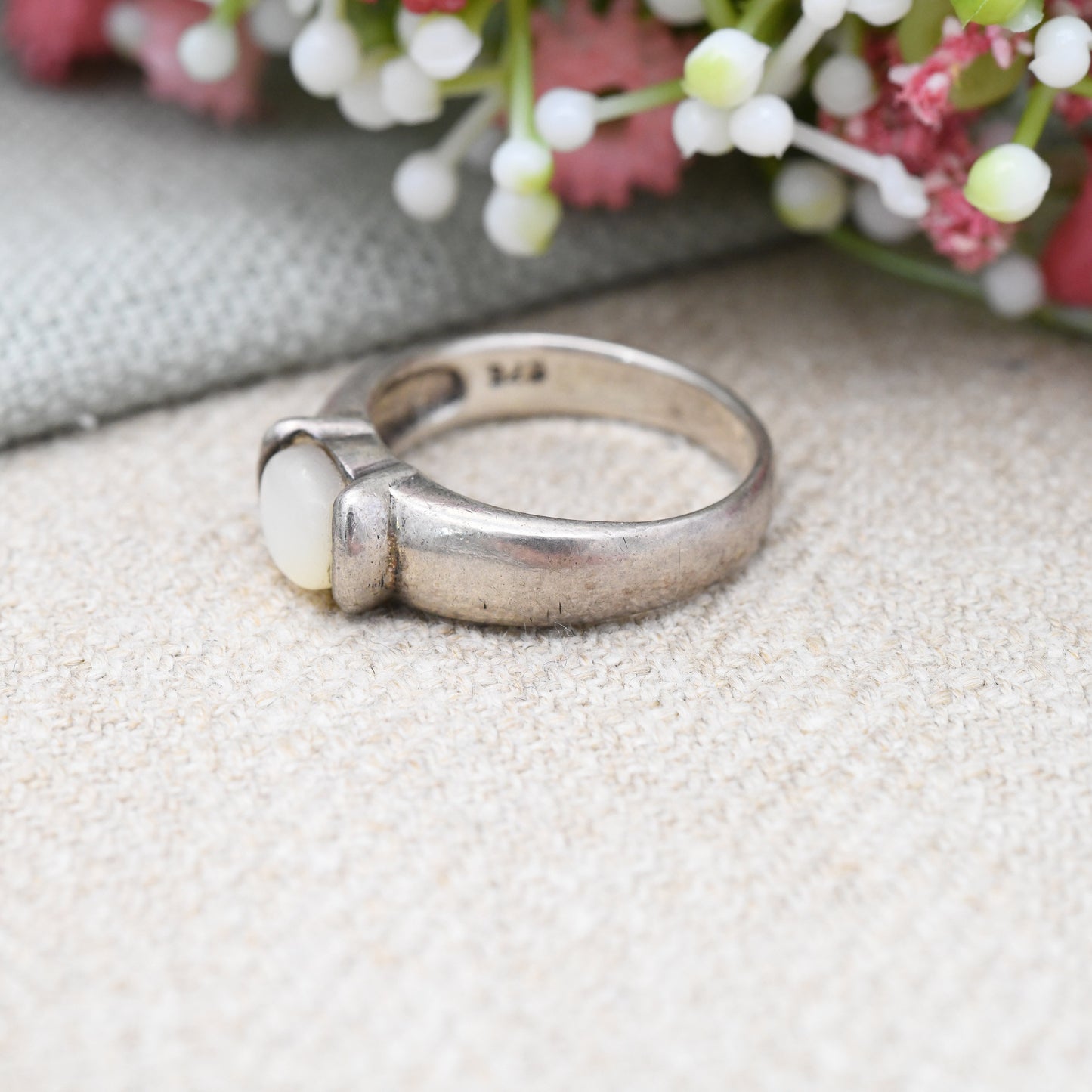 Vintage Sterling Silver Mother of Pearl Ring - Chunky Minimal Everyday Silver Solitaire Jewellery Gift | UK Size - O 1/2 | US Size - 7 1/2