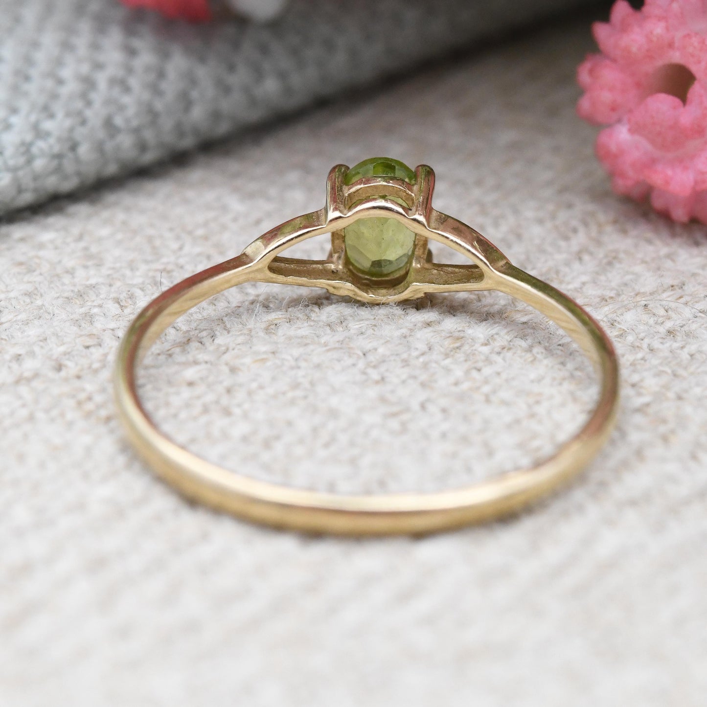 Vintage 9ct Gold Peridot Ring - Light Green Oval Stone Solitaire | Pretty Delicate Minimalist Ring | UK Size - P | US Size - 7 3/4
