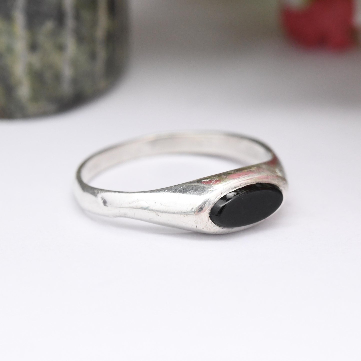 Vintage Sterling Silver Onyx Signet Ring - Minimal Unisex Jewellery | Oval Black Stone | UK Size - N | US Size - 6 3/4