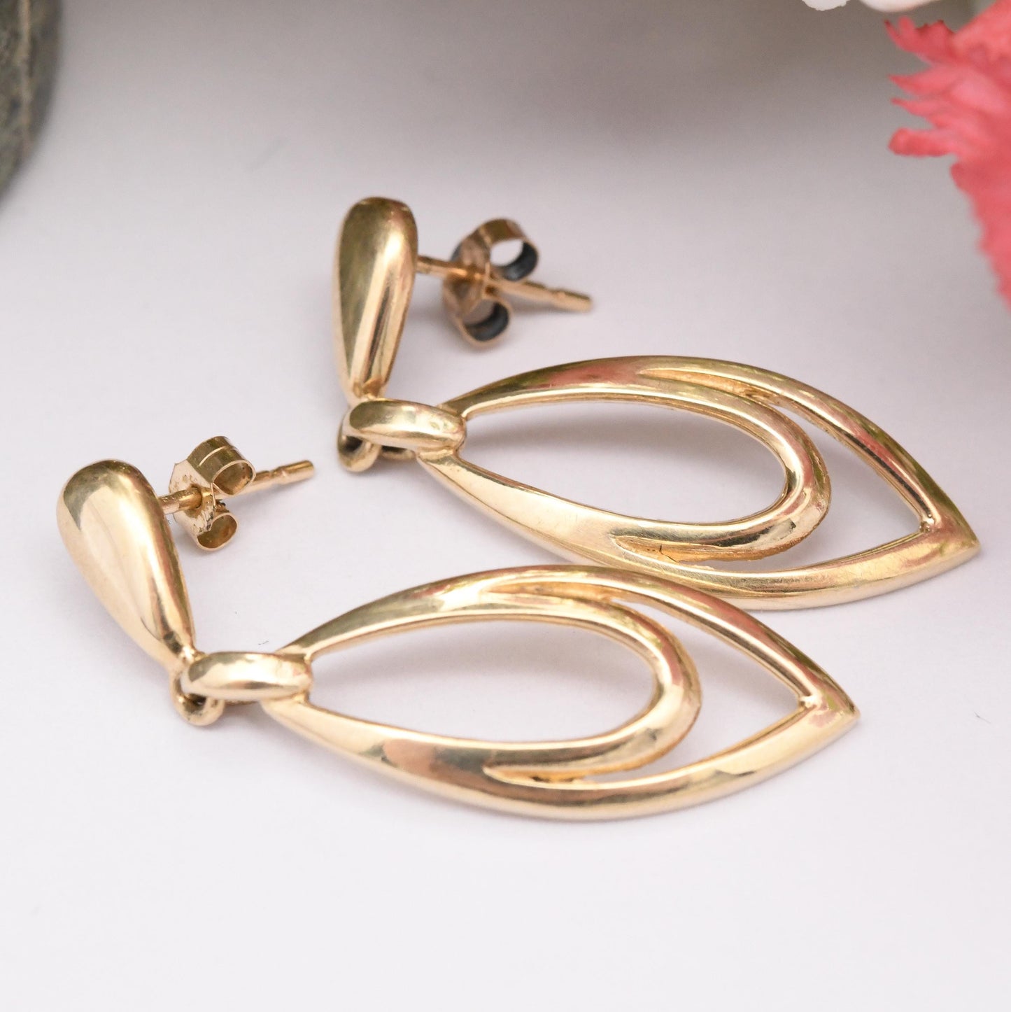 Vintage 9ct Gold Dangle Drop Earrings - Openwork Pointed Oval Design | Minimal Everyday Gold Jewellery | Butterfly Backs