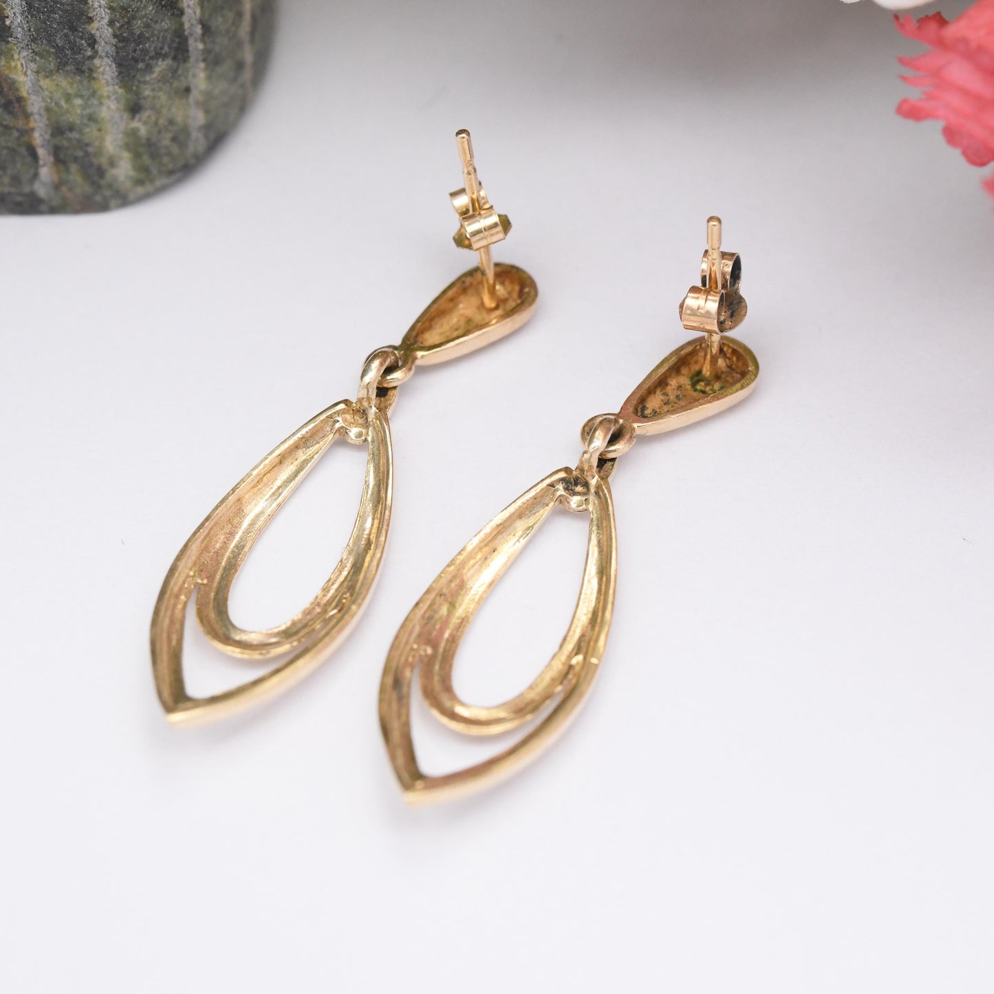 Vintage 9ct Gold Dangle Drop Earrings - Openwork Pointed Oval Design | Minimal Everyday Gold Jewellery | Butterfly Backs