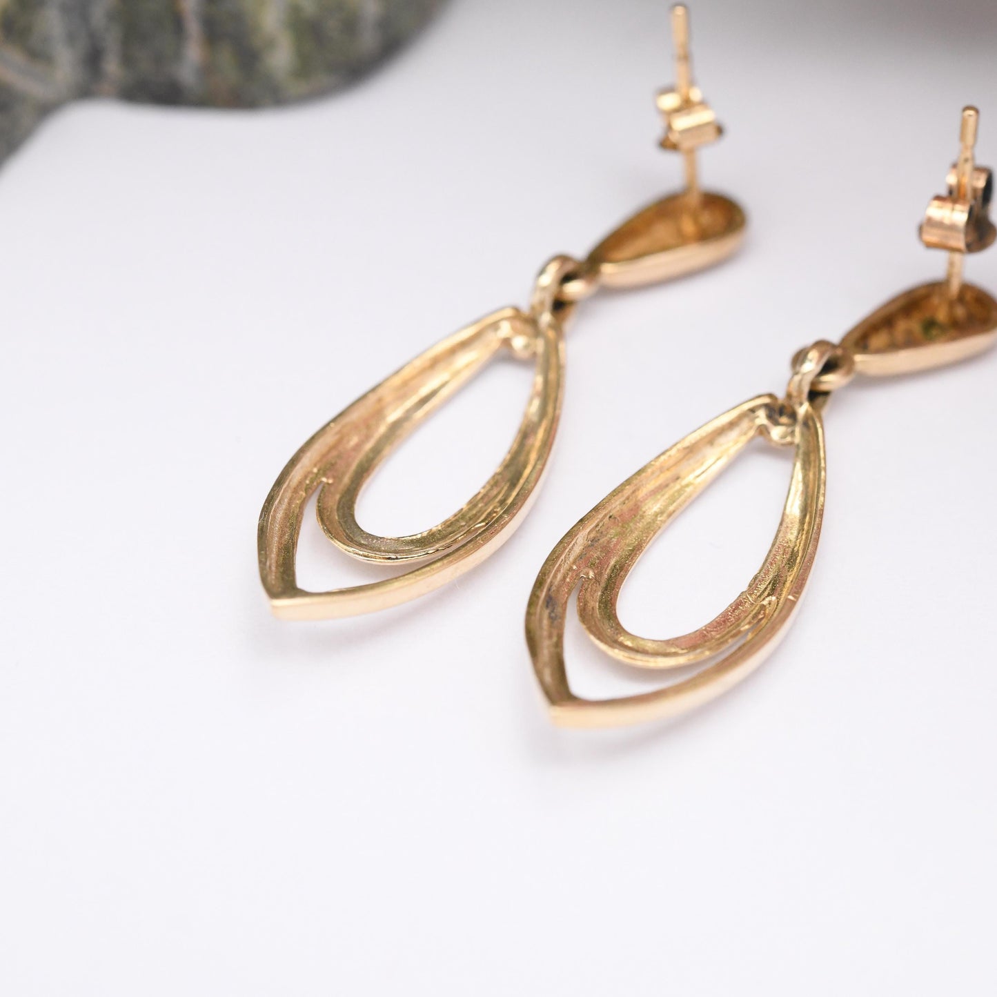 Vintage 9ct Gold Dangle Drop Earrings - Openwork Pointed Oval Design | Minimal Everyday Gold Jewellery | Butterfly Backs