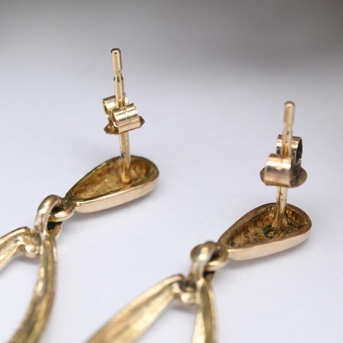 Vintage 9ct Gold Dangle Drop Earrings - Openwork Pointed Oval Design | Minimal Everyday Gold Jewellery | Butterfly Backs