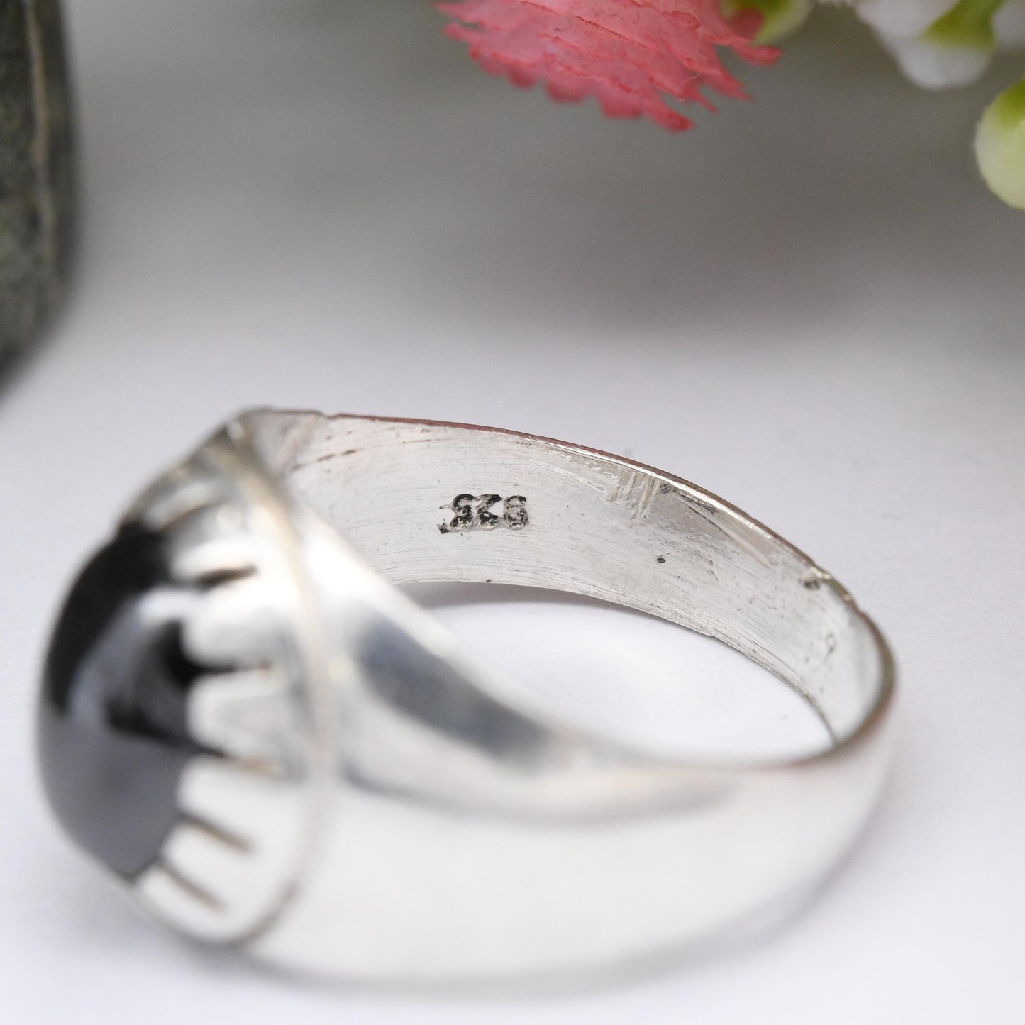 Vintage Sterling Silver Black Stone Ring - Cabochon Gemstone | Chunky Mid-Century Unisex Statement Ring | UK Size - Q | US Size - 8