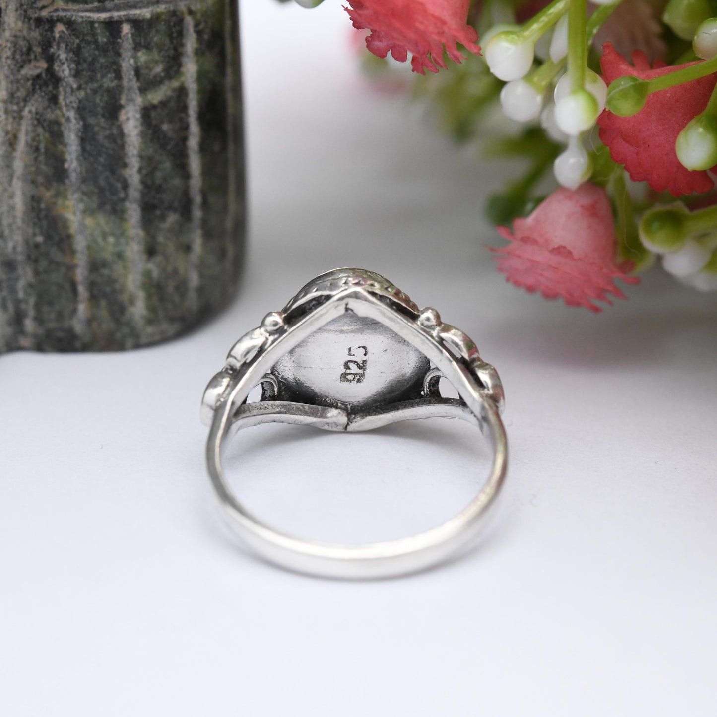 Vintage Sterling Silver Moonstone Ring - Pretty Rope Twist Bezel Cabochon Gemstone | Open Flower Shoulders | UK Size - N 1/2 | US Size - 7
