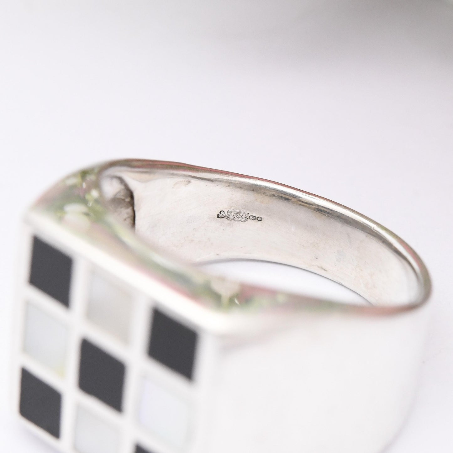 Vintage Sterling Silver Chess Signet Ring with Onyx and Mother of Pearl - Black and White Gem Checkerboard | UK Size - S | US Size - 9 1/4