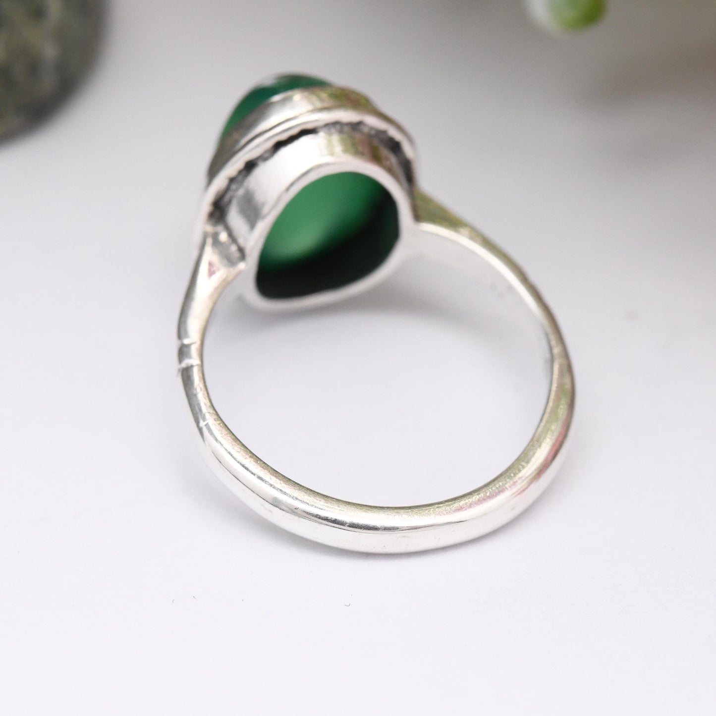 Vintage Sterling Silver Chrysoprase Ring - Cabochon Apple Green Gemstone | UK Size - J 1/2 | US Size - 5