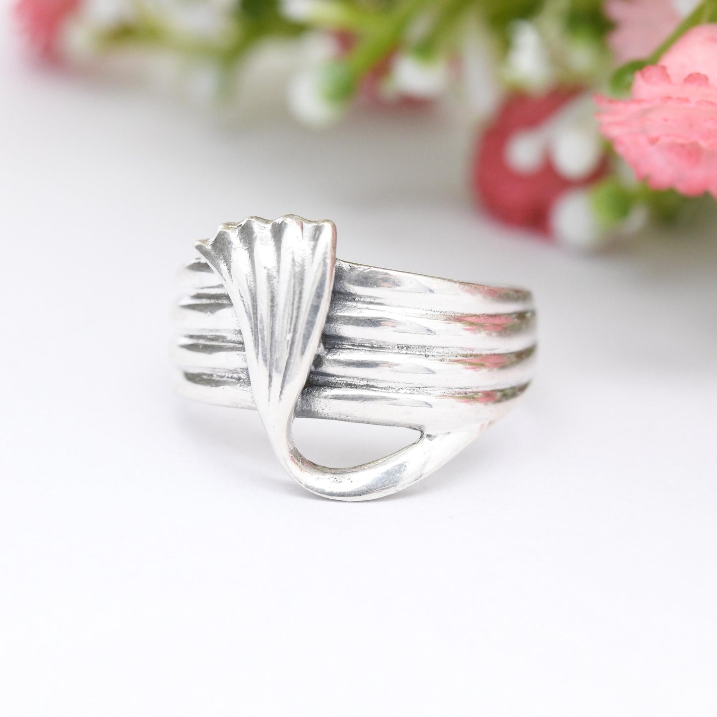 Vintage Sterling Silver Twist Ring - Modernist Minimalist Everyday Ring | Swirling Spiral Design | UK Size - P | US Size - 7 1/2