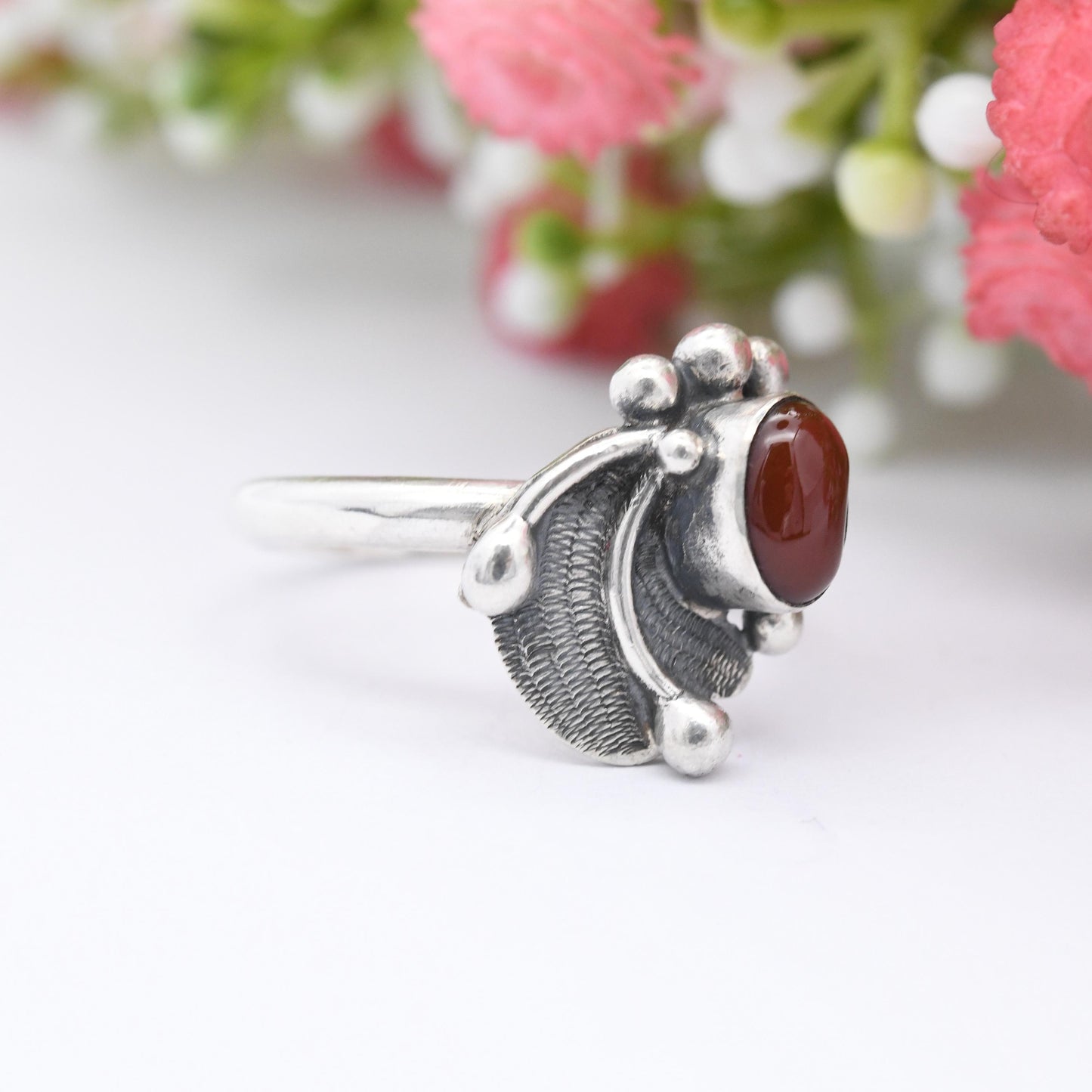 Vintage Sterling Silver Ring with a Sculptural Leaf Design - Cabochon Red Stone | Pretty Silver Jewellery Gift | UK Size - O | US Size - 7