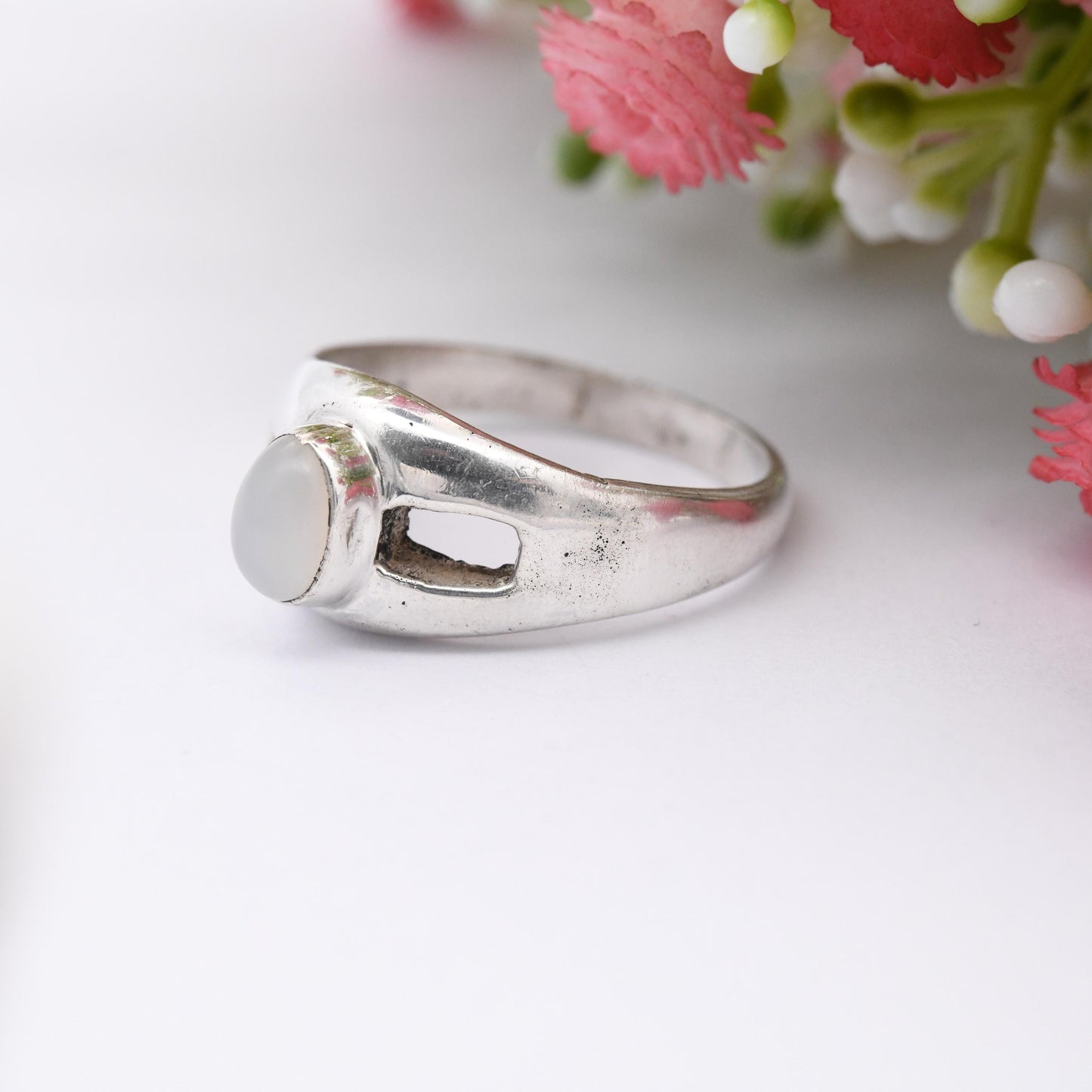 Vintage Sterling Silver Moonstone Ring - Minimal Everyday Silver White Cabochon Solitaire Jewellery | UK Size - S 1/2 | US Size - 9 1/4