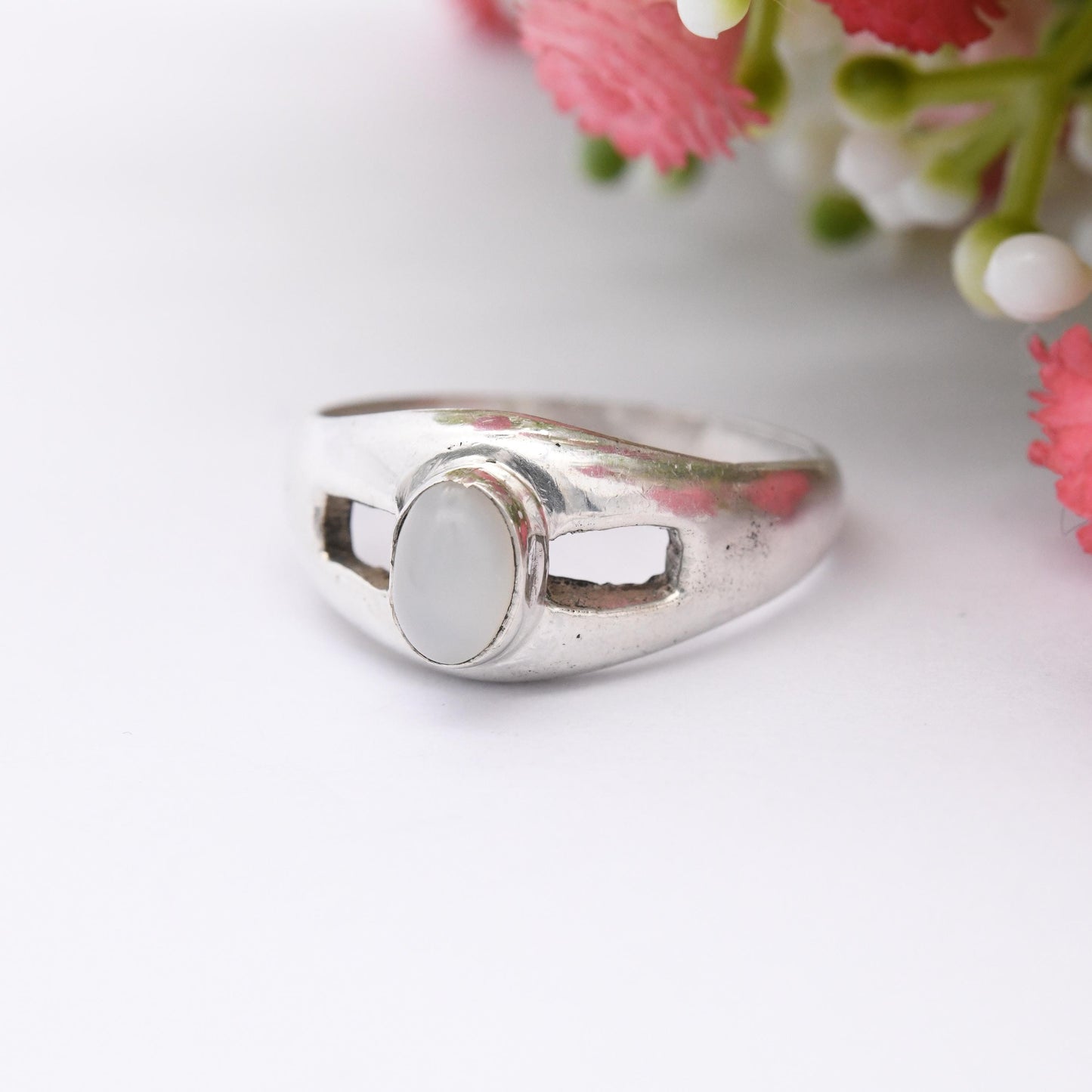Vintage Sterling Silver Moonstone Ring - Minimal Everyday Silver White Cabochon Solitaire Jewellery | UK Size - S 1/2 | US Size - 9 1/4