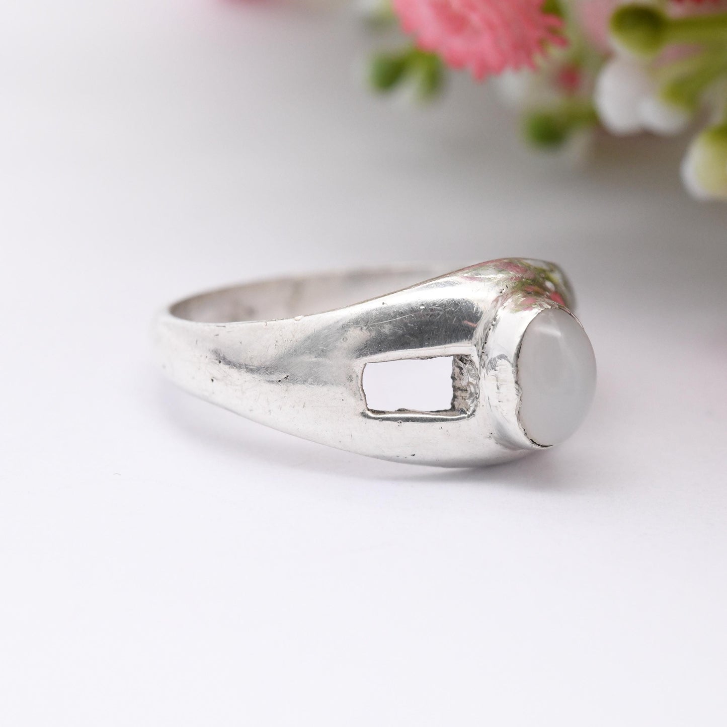 Vintage Sterling Silver Moonstone Ring - Minimal Everyday Silver White Cabochon Solitaire Jewellery | UK Size - S 1/2 | US Size - 9 1/4