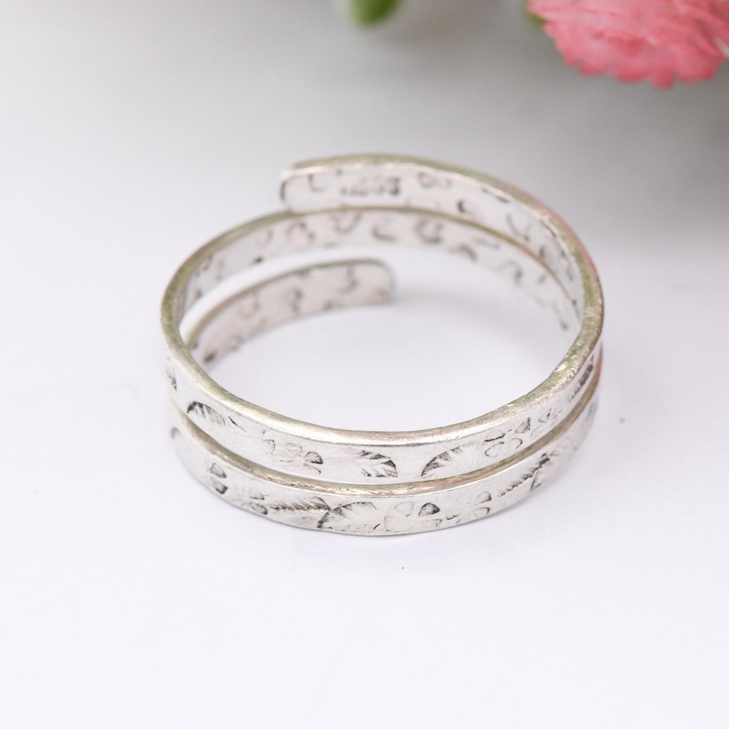 Silver Coiled Band Ring with Stamped Flower Leaf Pattern - Adjustable Size | Cute Gift for Her | UK Size - R | US Size - 8 1/2