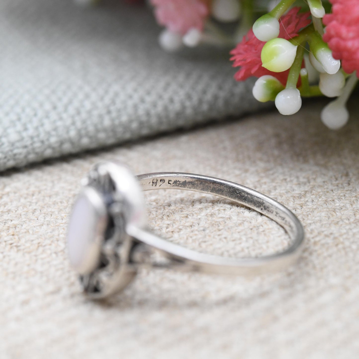 Vintage Sterling Silver Mother of Pearl Ring with Ornate Openwork Bezel Pretty Solitaire Stone Gift for Her - UK Size - R | US Size - 8 3/4