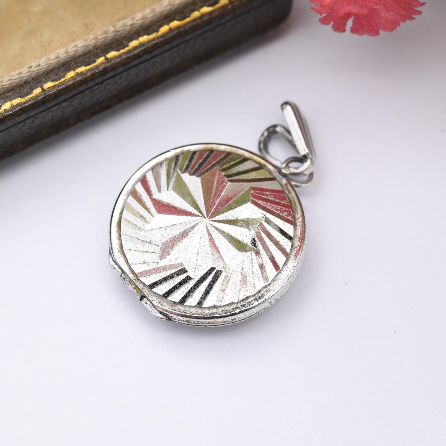 Vintage Sterling Silver Locket Pendant with Diamond Cut Star Design - Small Round Locket Gift for Necklace Stack Sentimental Picture Locket