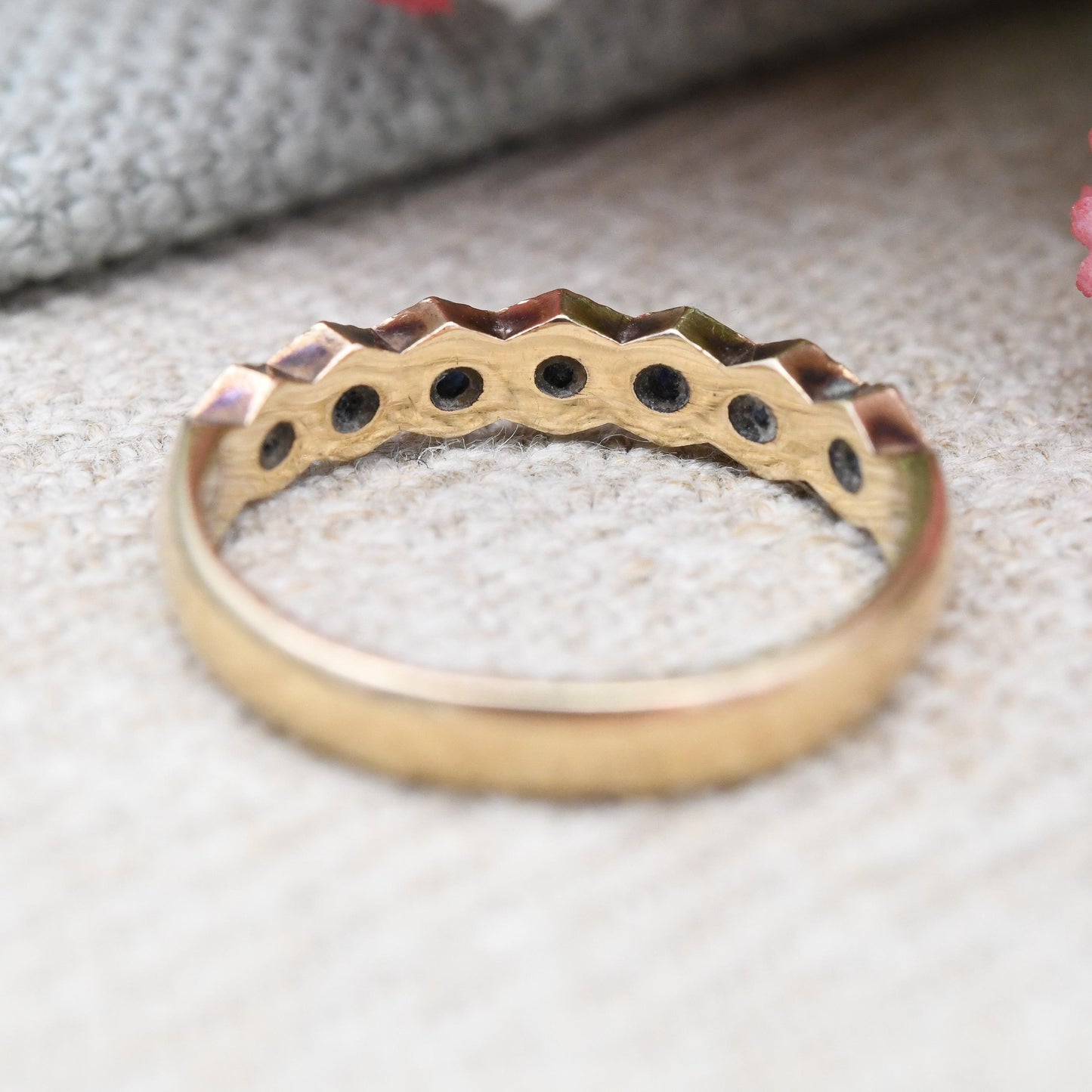 Vintage 9ct Gold Sapphire Half Eternity Band Ring 1979 - 7 Stone Mid-Century Textured Setting Stacker Ring | UK Size - L | US Size - 5 3/4
