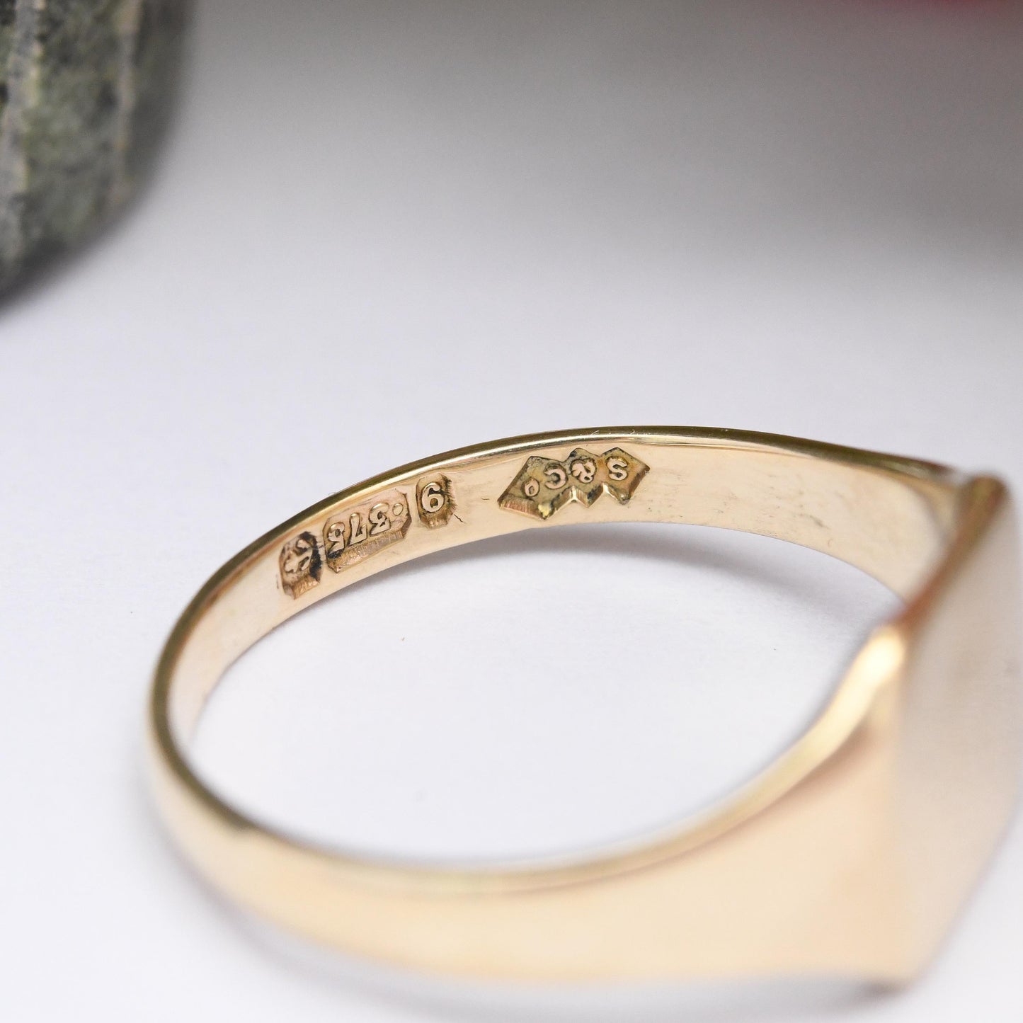 Vintage 9ct Gold Signet Ring S&Co - True Vintage Solid Gold Ring Unisex Everyday Gold Jewellery Gift for Him | UK Size - R | US Size - 8 1/2