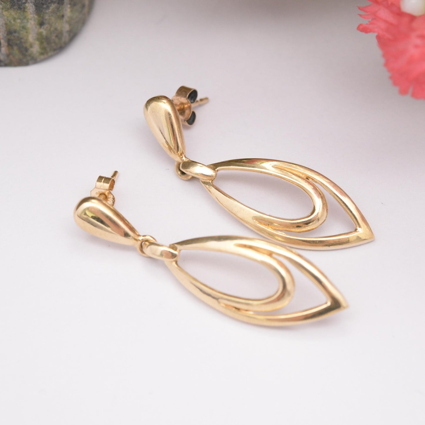 Vintage 9ct Gold Dangle Drop Earrings - Openwork Pointed Oval Design | Minimal Everyday Gold Jewellery | Butterfly Backs