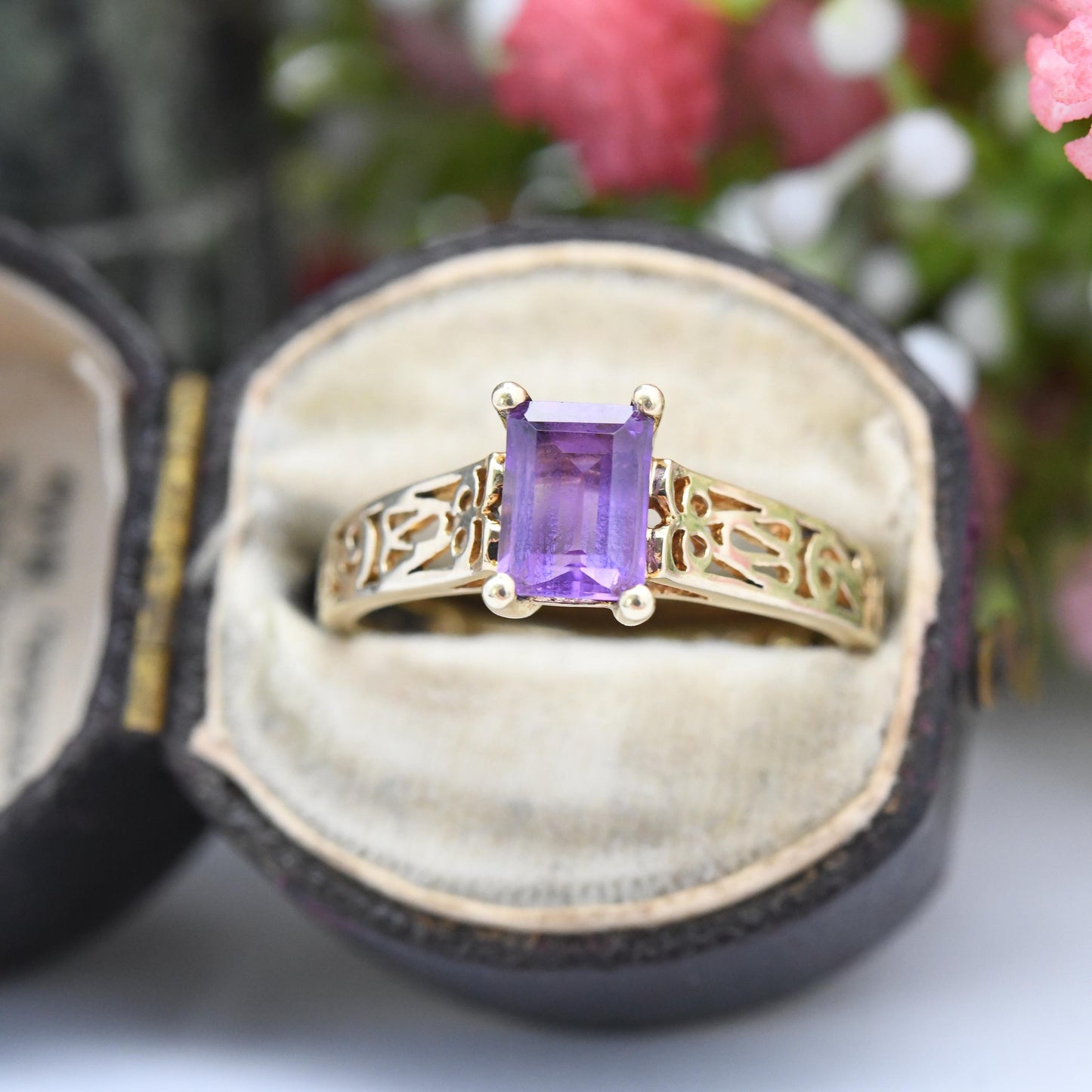 Vintage 9ct Gold Amethyst Ring with Openwork Scrolling Shoulders - Large Purple Solitaire Stone | UK Size - P 1/2 | US Size - 8