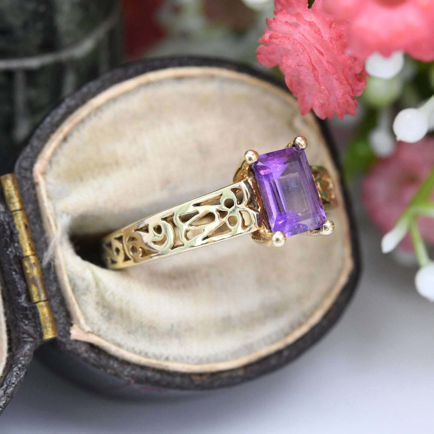 Vintage 9ct Gold Amethyst Ring with Openwork Scrolling Shoulders - Large Purple Solitaire Stone | UK Size - P 1/2 | US Size - 8