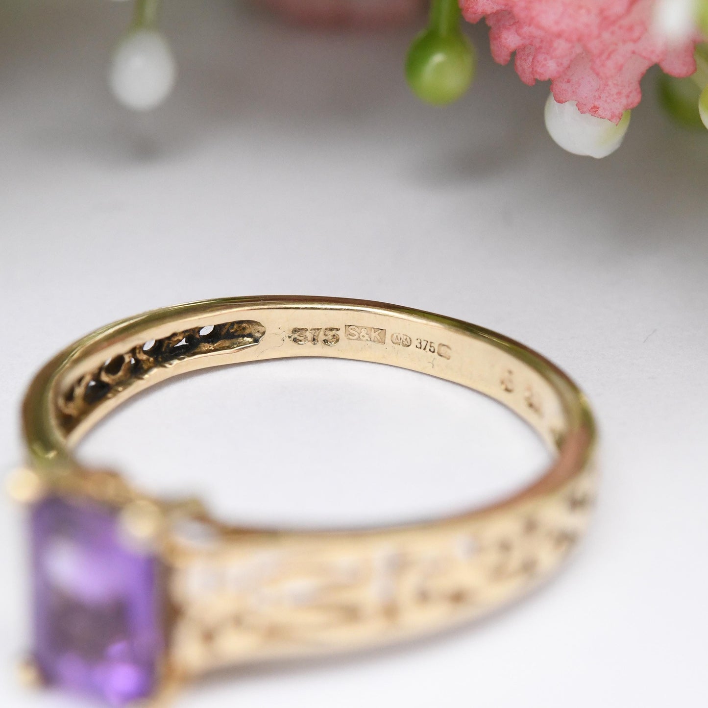 Vintage 9ct Gold Amethyst Ring with Openwork Scrolling Shoulders - Large Purple Solitaire Stone | UK Size - P 1/2 | US Size - 8