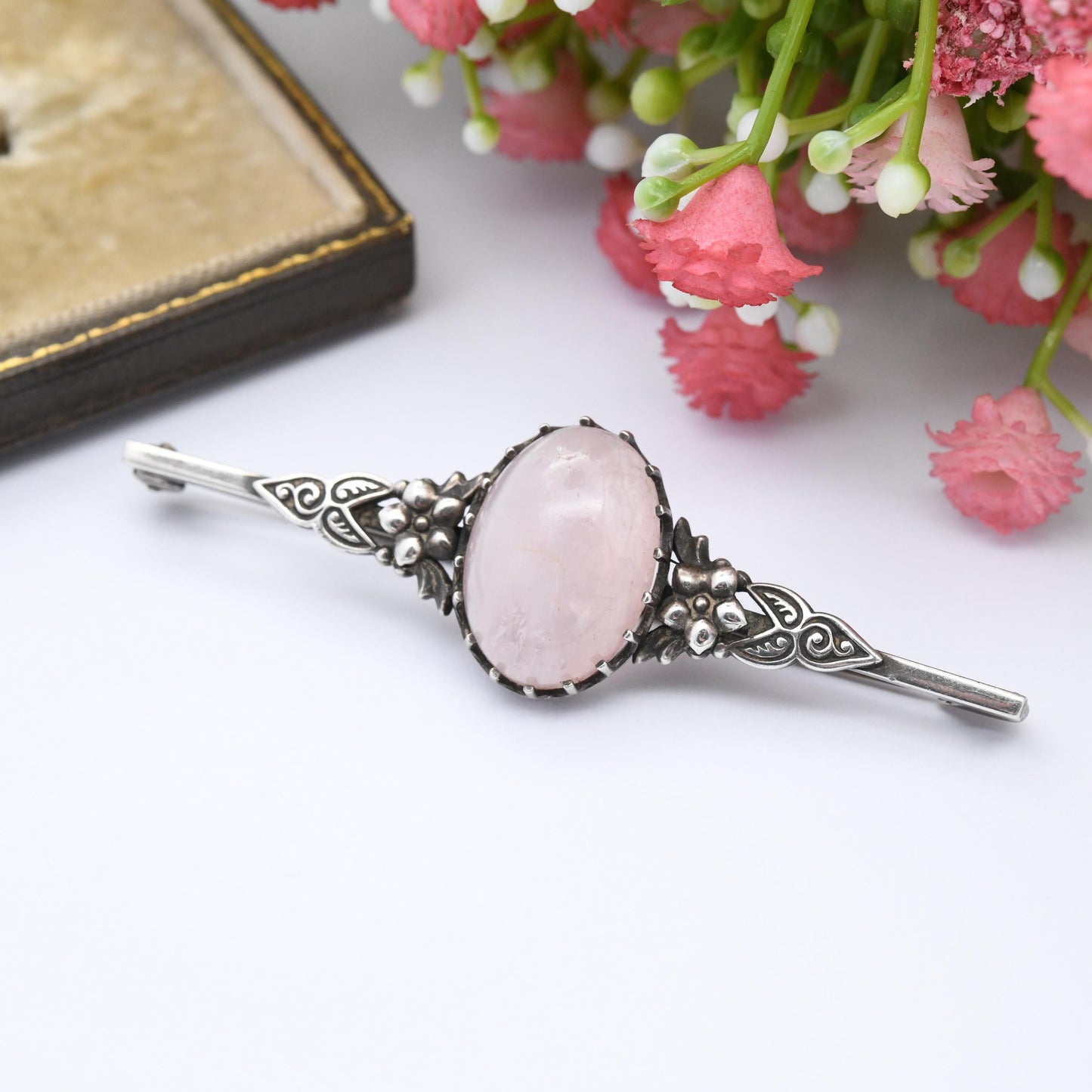 Vintage Silver Rose Quartz Bar Brooch - True Vintage c. 1930s 1940s | Floral Leaf Shoulders | Oval Cabochon Purple Stone | Pretty Statement