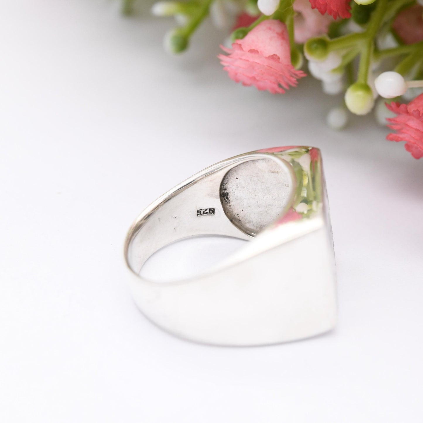 Vintage Sterling Silver Chess Signet Ring with Onyx and Mother of Pearl - Black and White Gem Checkerboard | UK Size - S | US Size - 9 1/4