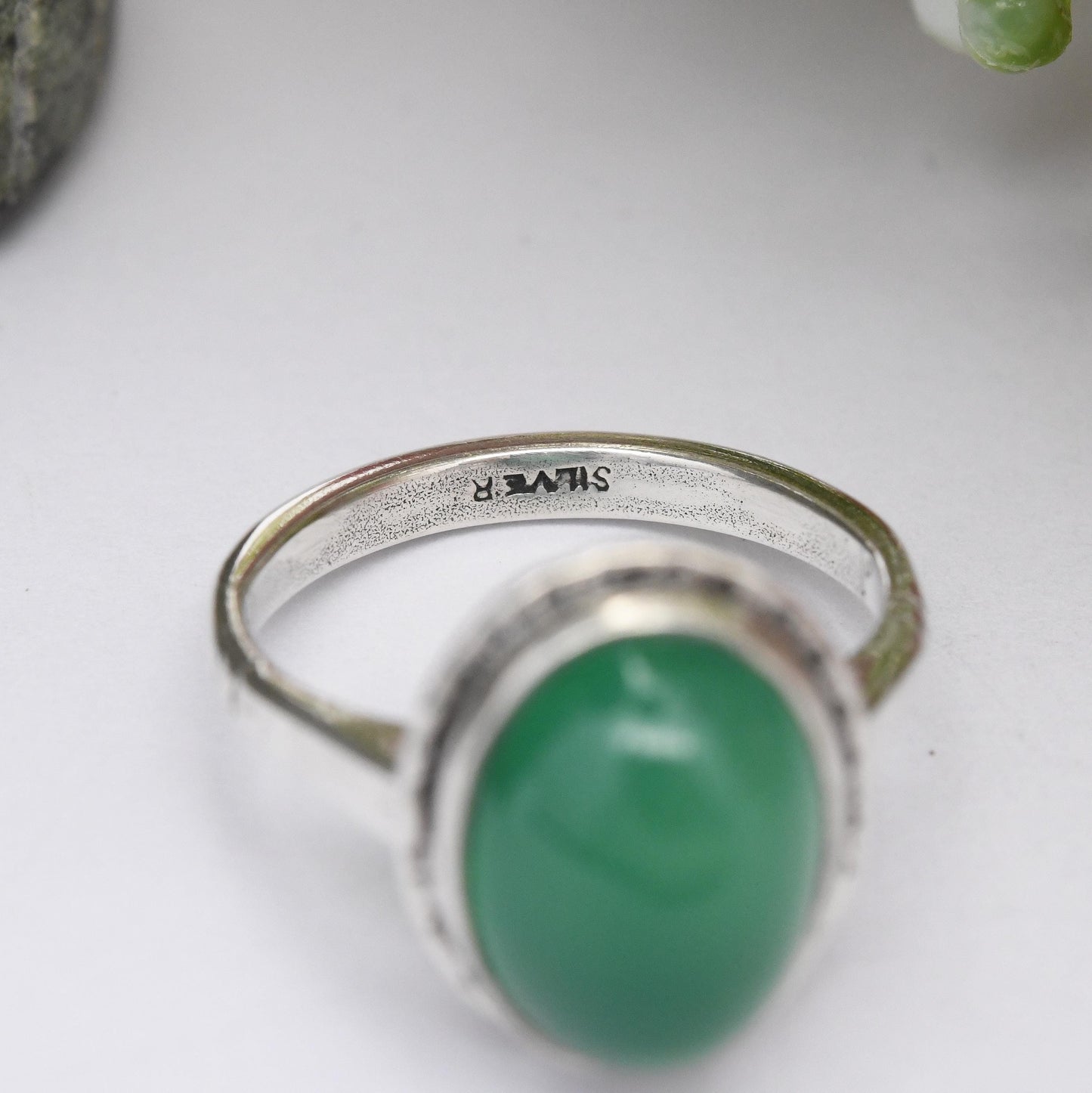 Vintage Sterling Silver Chrysoprase Ring - Cabochon Apple Green Gemstone | UK Size - J 1/2 | US Size - 5