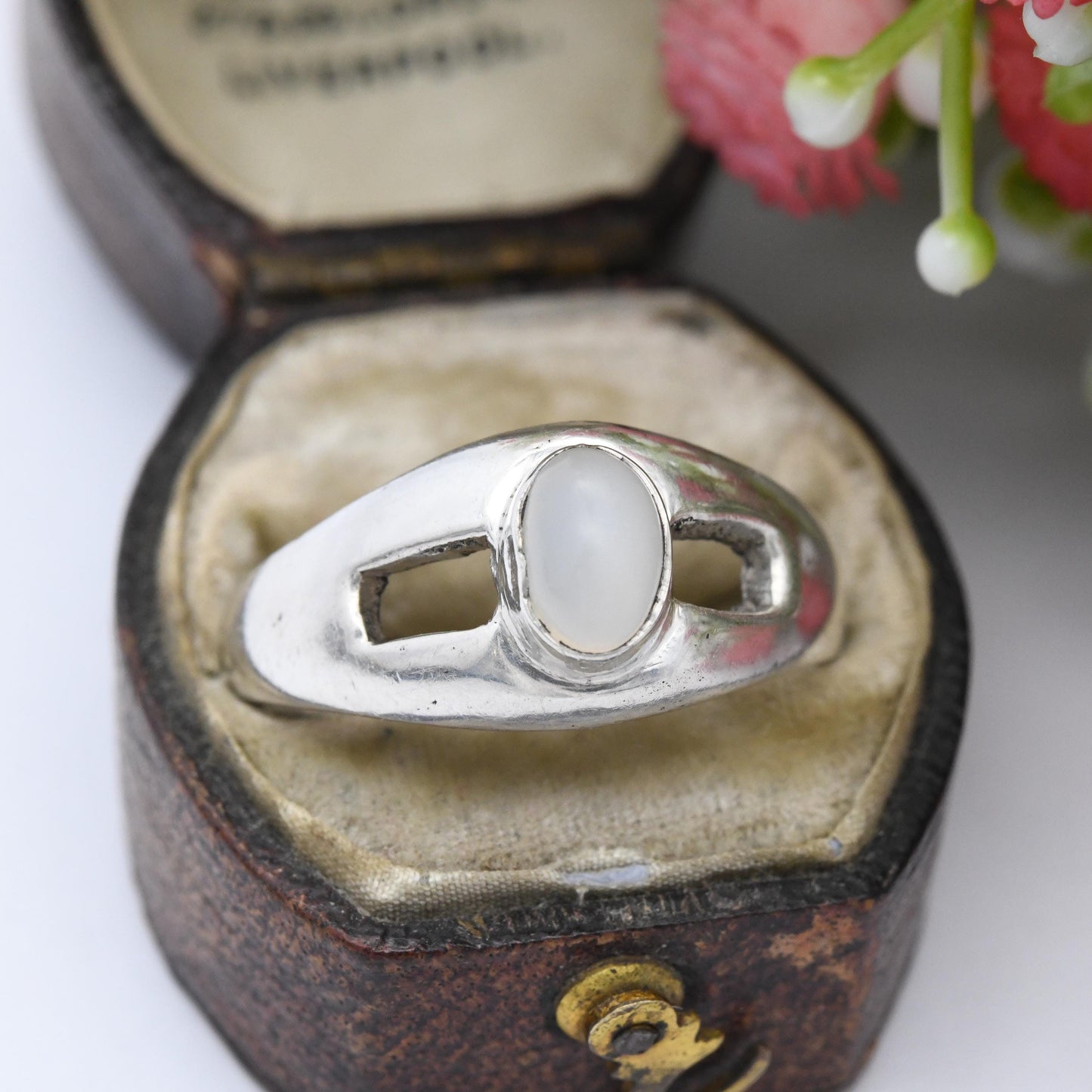 Vintage Sterling Silver Moonstone Ring - Minimal Everyday Silver White Cabochon Solitaire Jewellery | UK Size - S 1/2 | US Size - 9 1/4