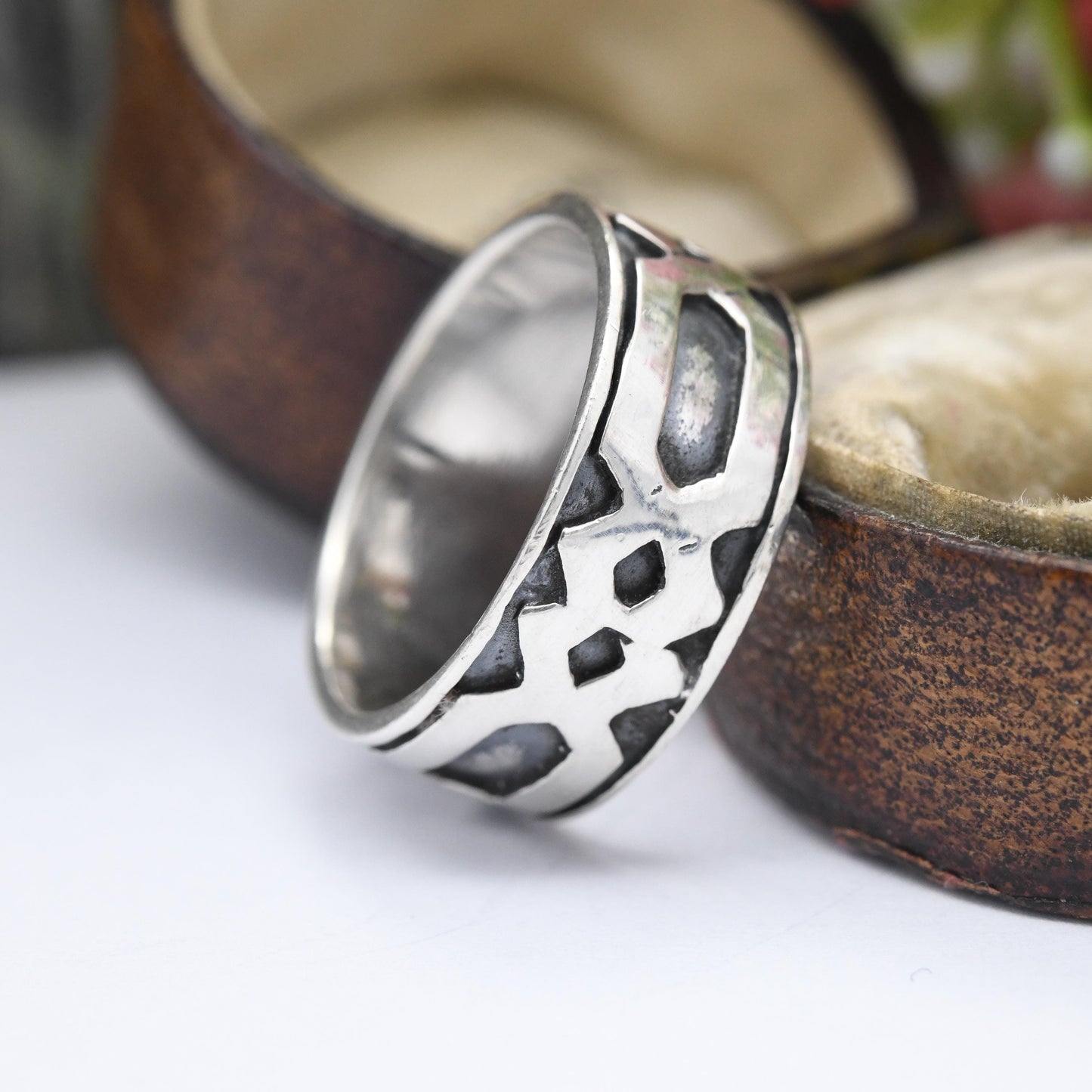 Vintage Sterling Silver Chunky Band Ring - Unisex Silver Geometric Pattern Ring Everyday Jewellery Wide Band | UK Size - N 1/2 | US Size - 7