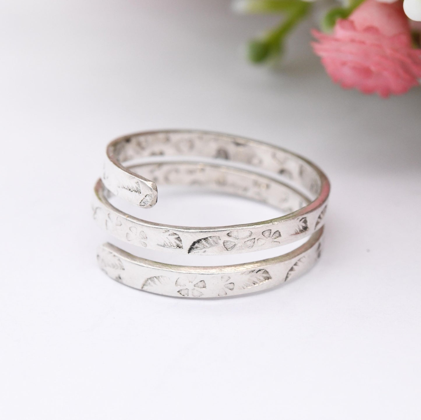 Silver Coiled Band Ring with Stamped Flower Leaf Pattern - Adjustable Size | Cute Gift for Her | UK Size - R | US Size - 8 1/2