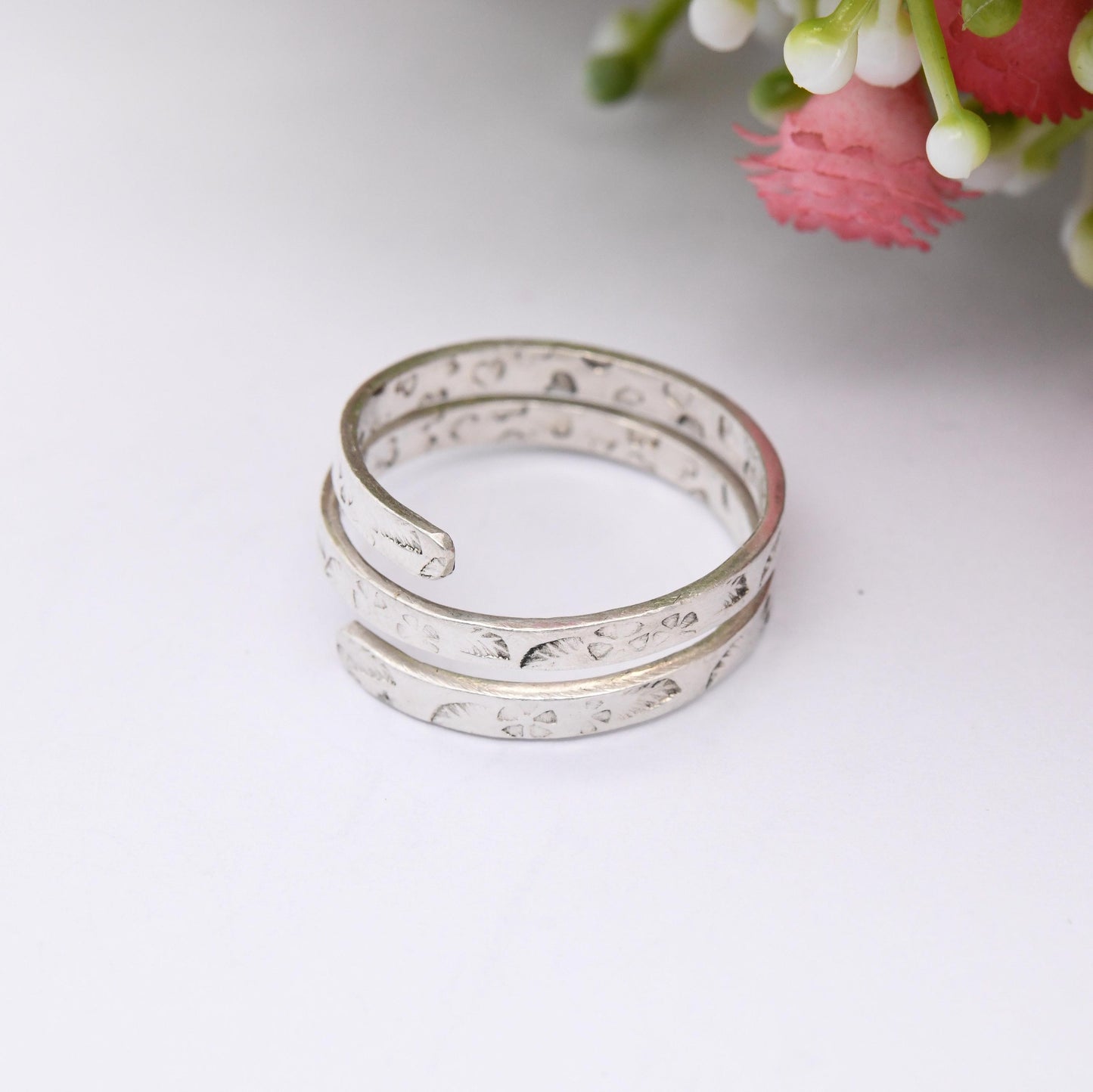 Silver Coiled Band Ring with Stamped Flower Leaf Pattern - Adjustable Size | Cute Gift for Her | UK Size - R | US Size - 8 1/2