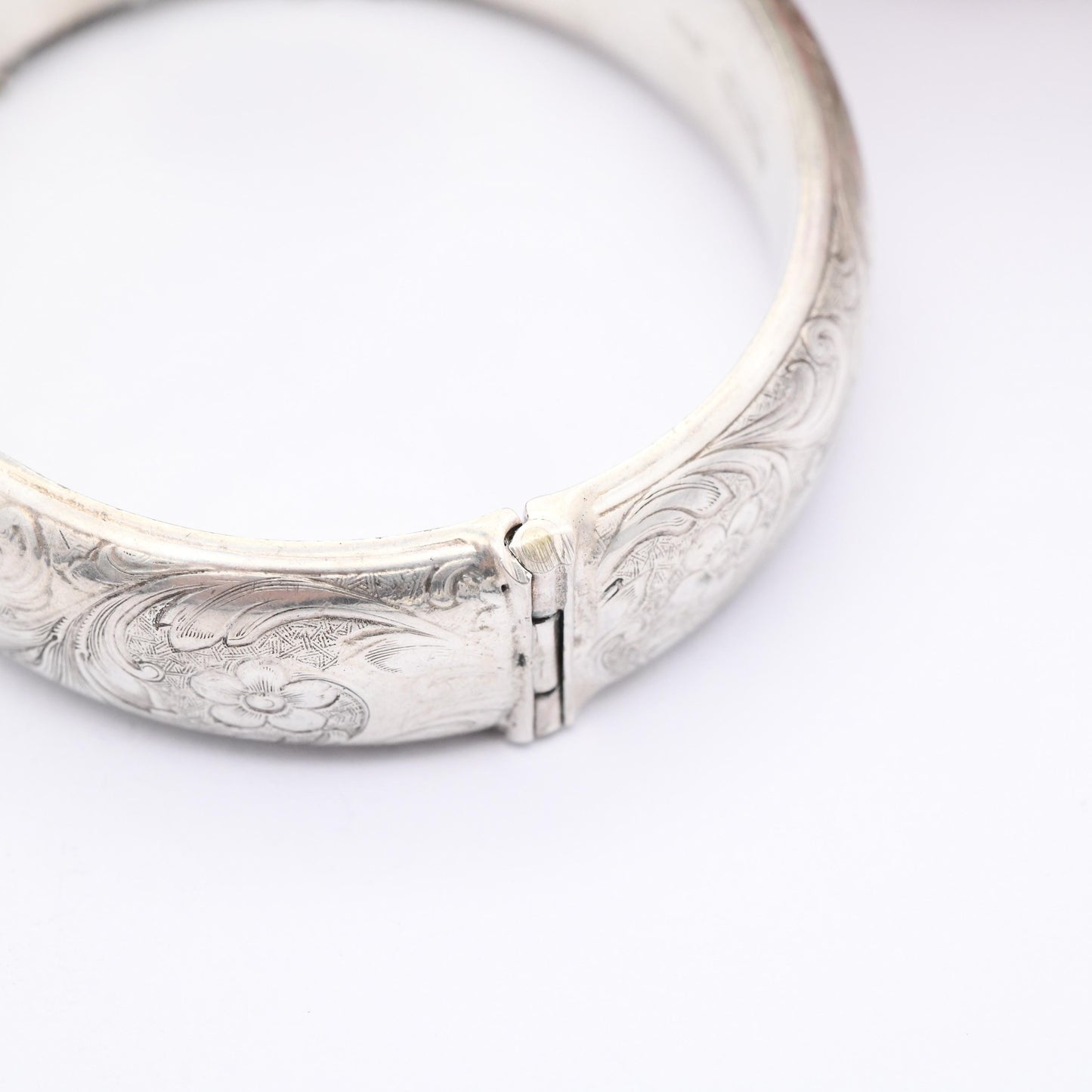 Vintage Excalibur Sterling Silver Bangle Bracelet 1972 Flower Design - Ornate Scrolling Floral Chunky Silver Jewellery with Safety Chain