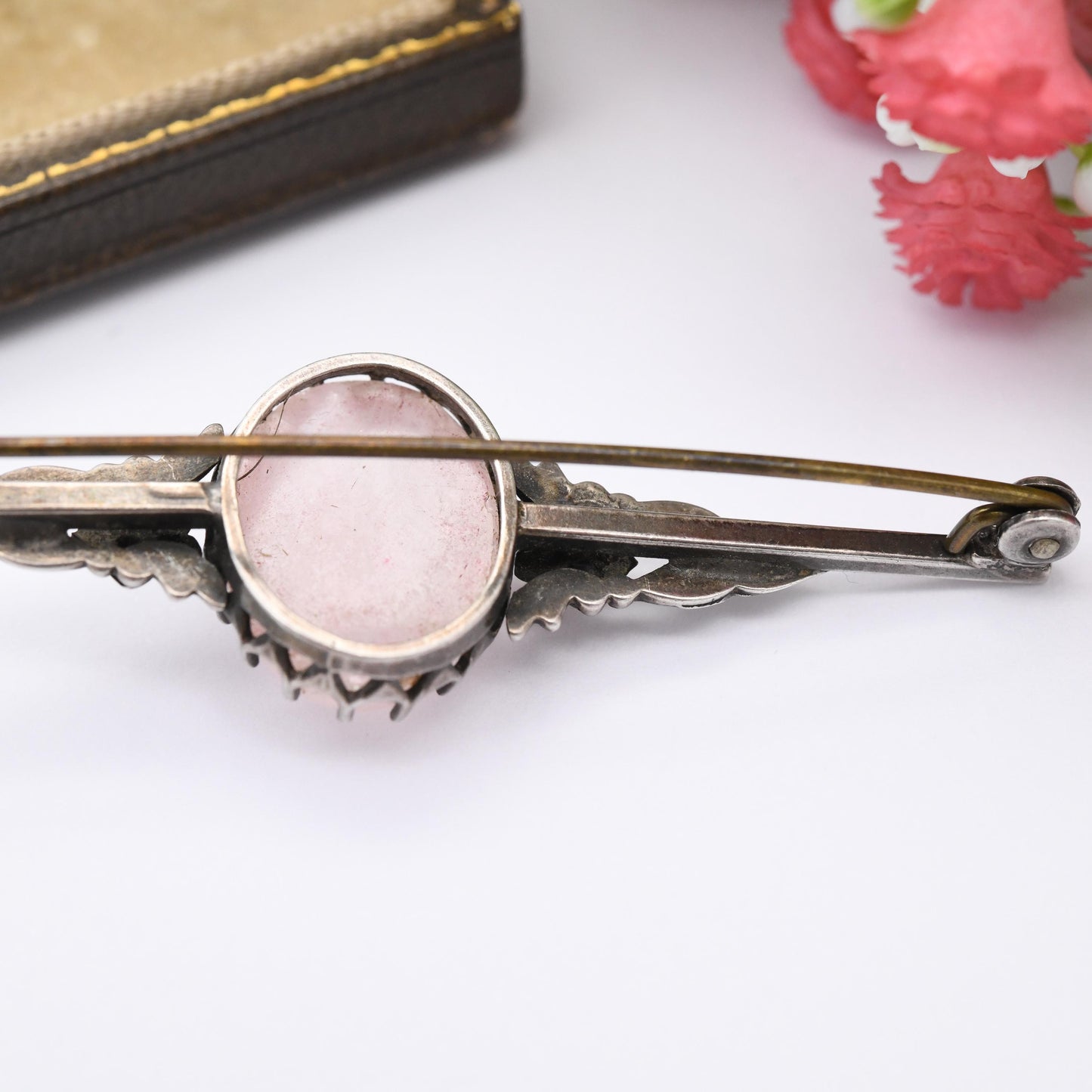 Vintage Silver Rose Quartz Bar Brooch - True Vintage c. 1930s 1940s | Floral Leaf Shoulders | Oval Cabochon Purple Stone | Pretty Statement
