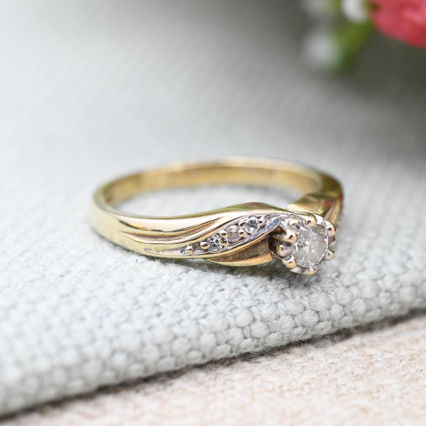 Vintage 9ct Gold Diamond Solitaire Ring 20 Points 0.2ct - with Side Stones | Yellow Gold Twist Engagement Ring | UK Size - L 1/2 US Size - 6